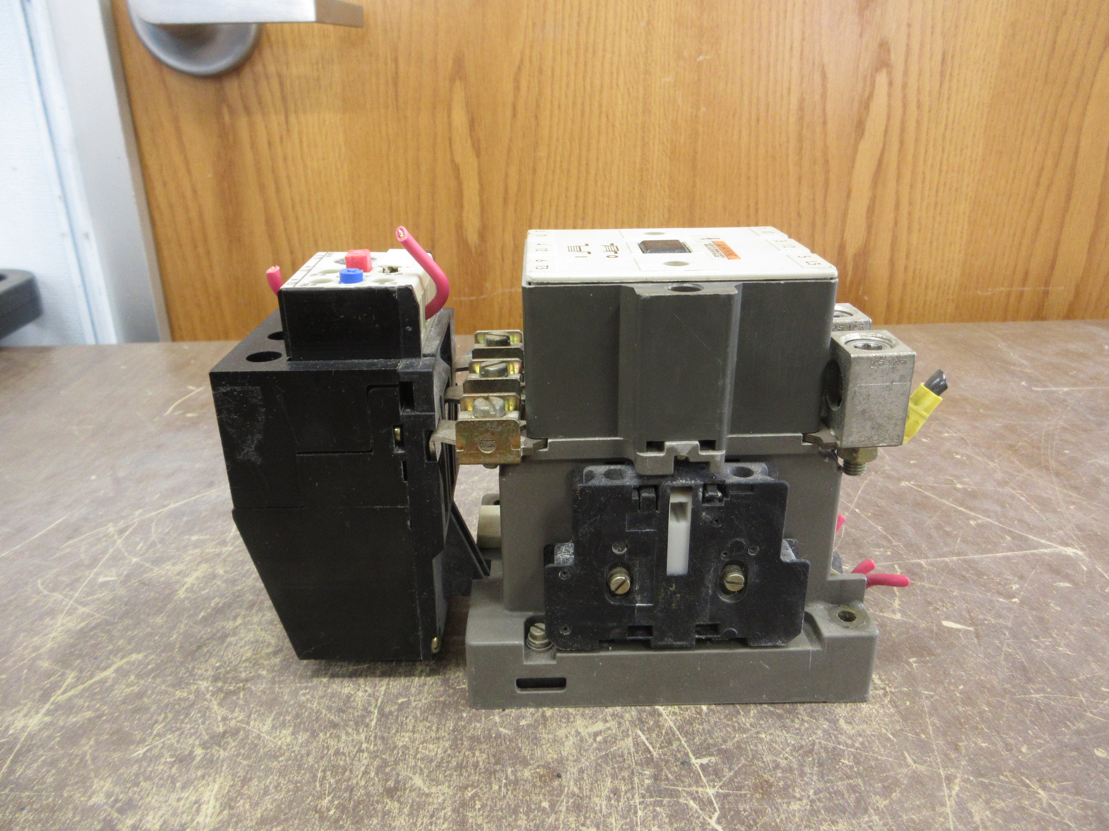Siemens Size 2 Starter 3TB4617-OA / 3UA58 00-2D 120V Coil Trip: 20-32A 600V Used