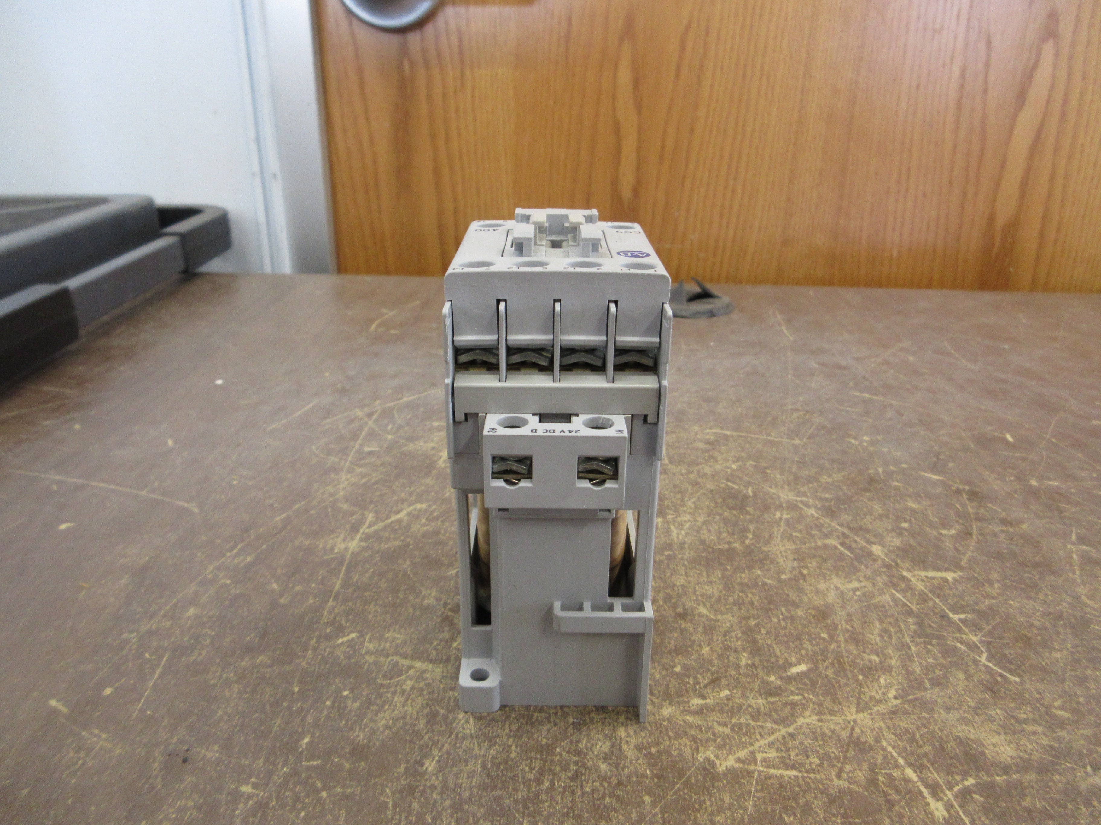 Allen-Bradley Contactor 100-C09D*400 Ser. A 24VDC Coil 25A 600V Used