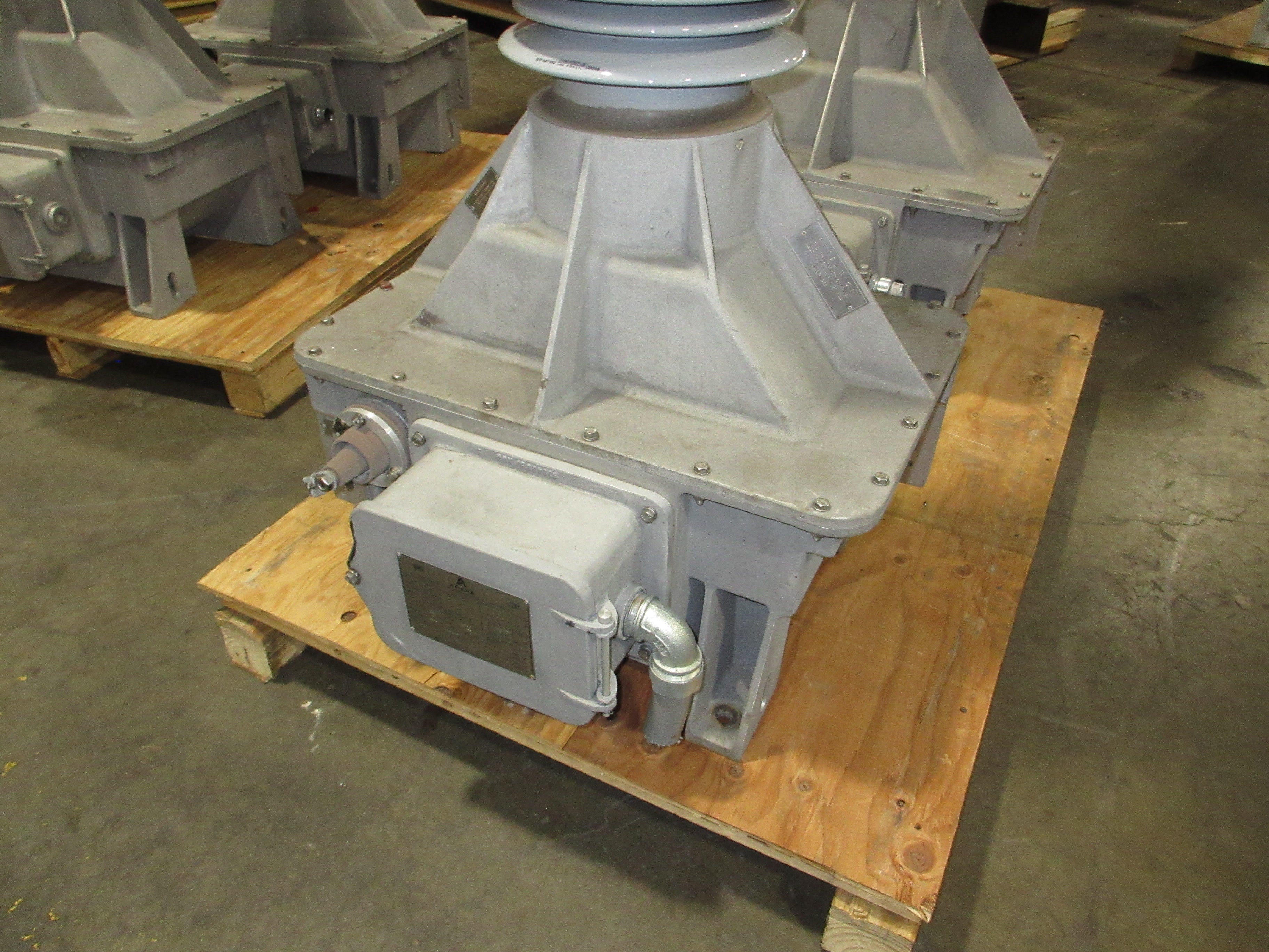Areva Oil Filled Outdoor Voltage Transformer UXTR-138 Pri: 80.5kV 60Hz Used