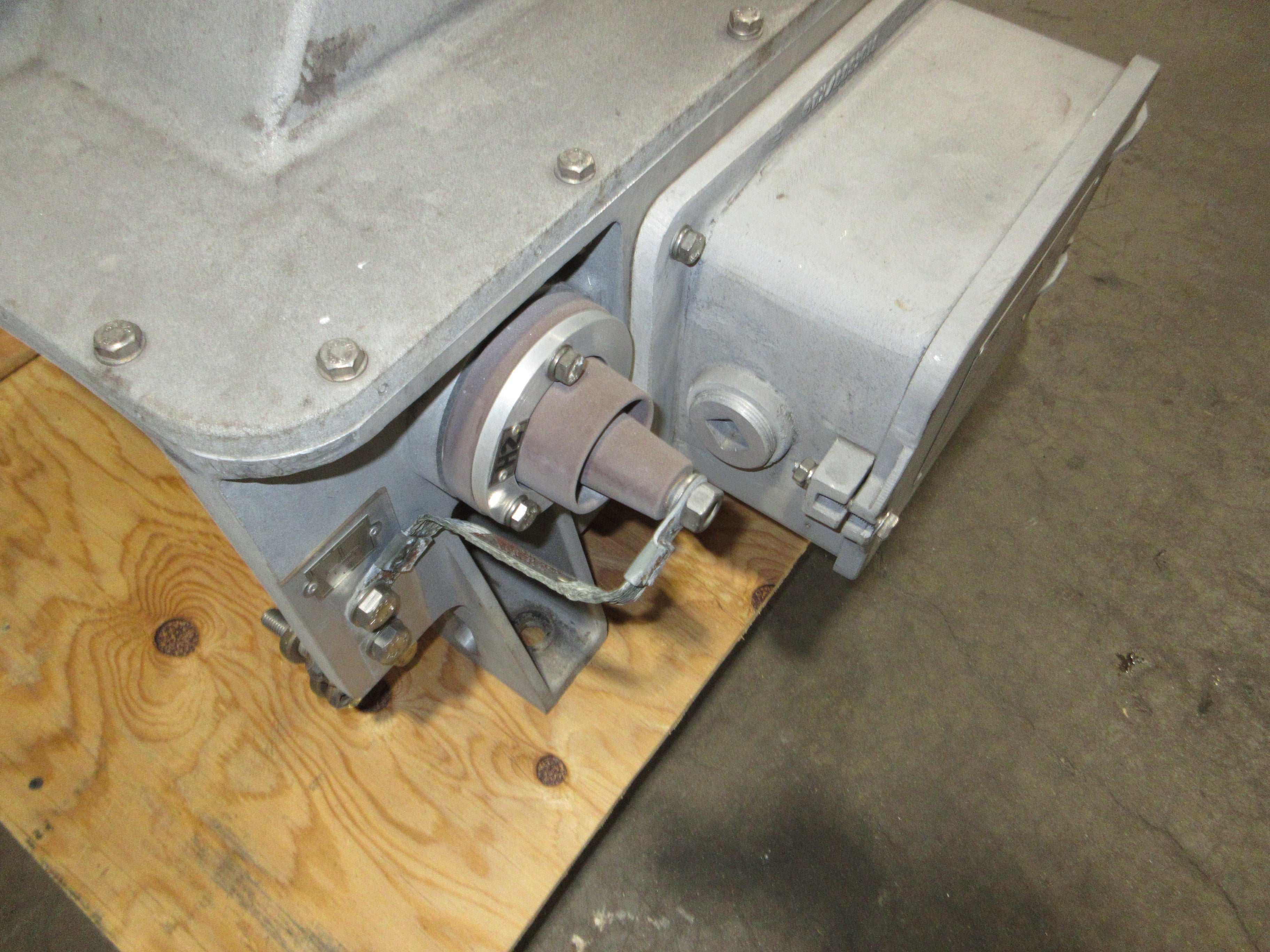 Areva Oil Filled Outdoor Voltage Transformer UXTR-138 Pri: 80.5kV 60Hz Used