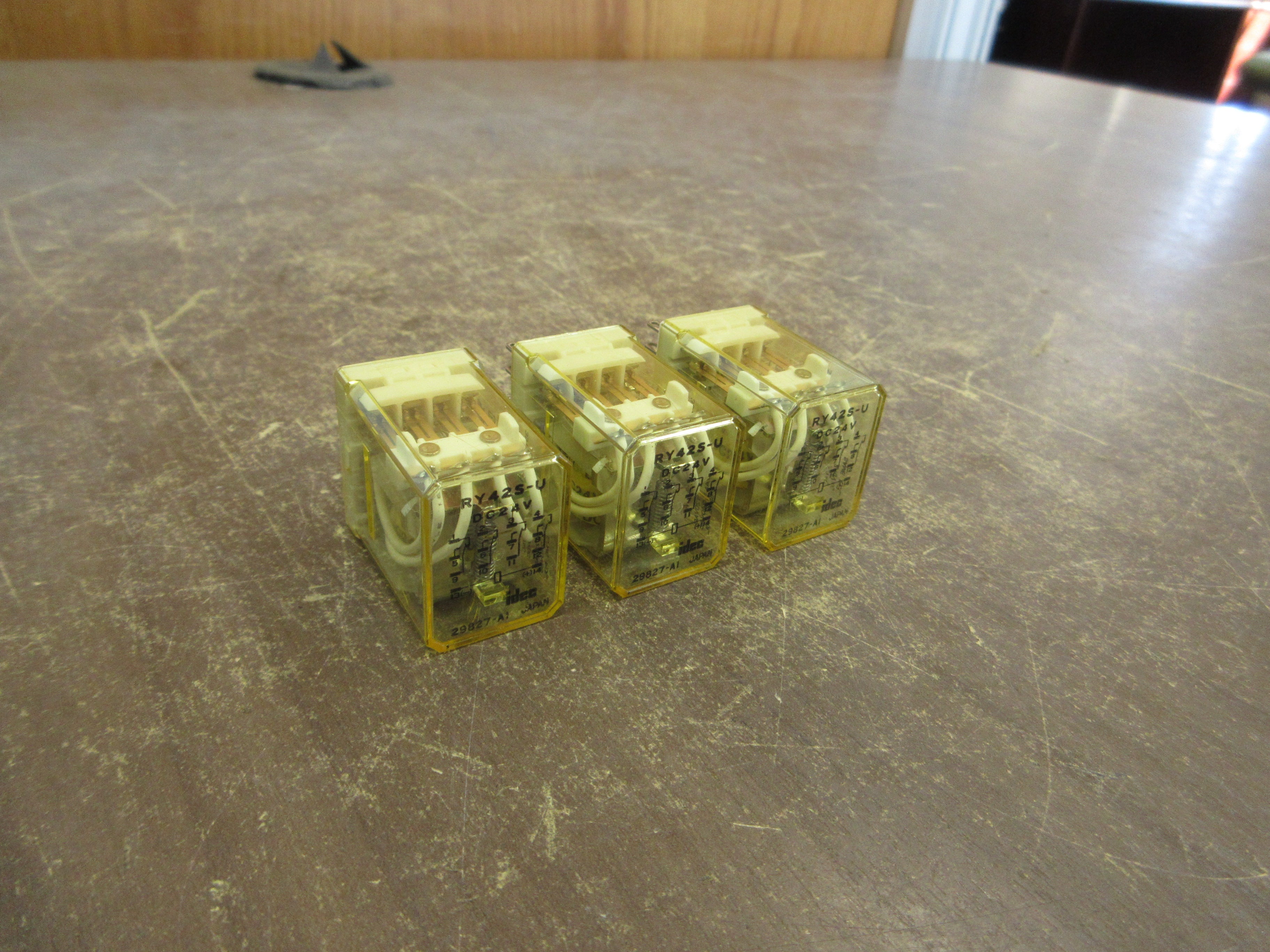 Idec Relay RY42S-U 24VDC Coil *Lot of 3* Used