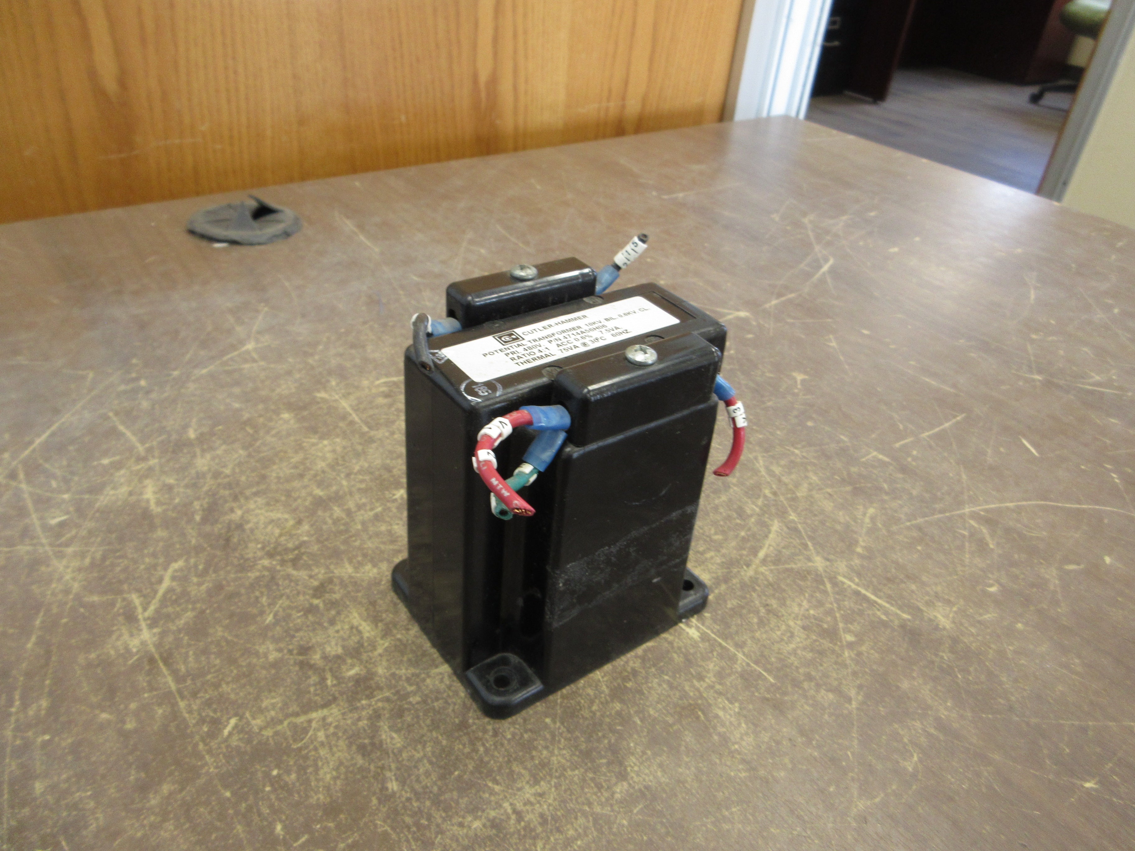 Cutler-Hammer Potential Transformer 4714A56H06 Pri: 480V Ratio 4:1 7.5VA 60Hz
