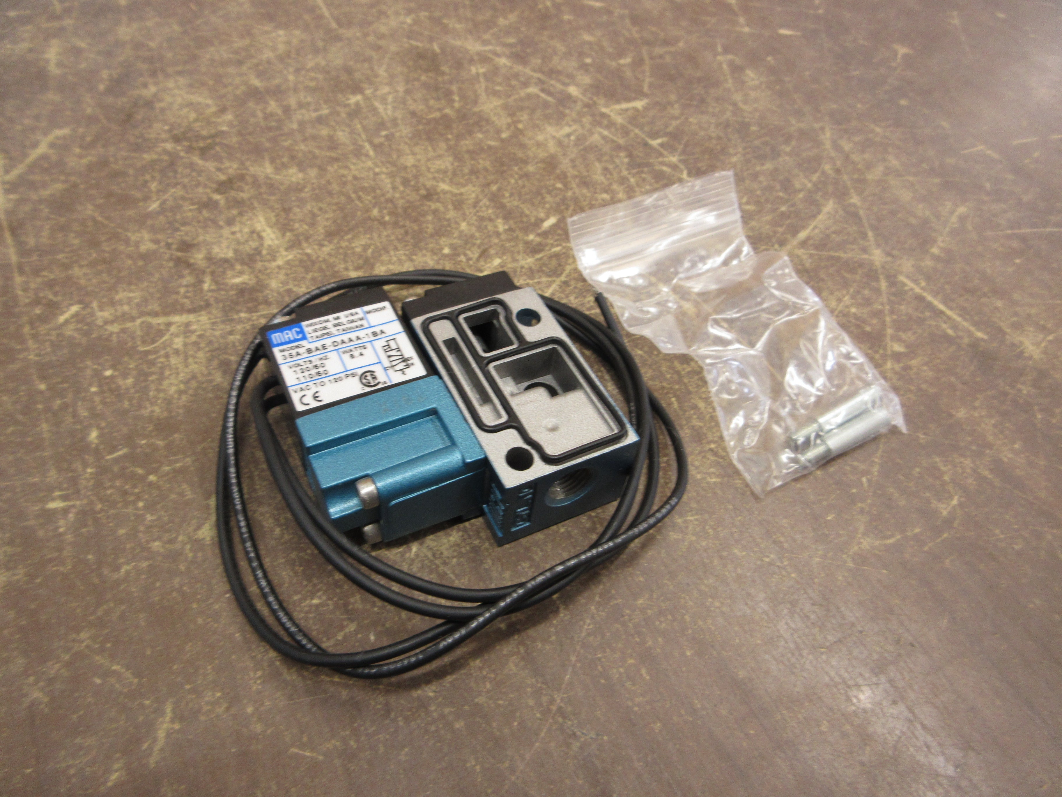 MAC Solenoid Valve 35A-BAE-DAAA-1BA New Surplus