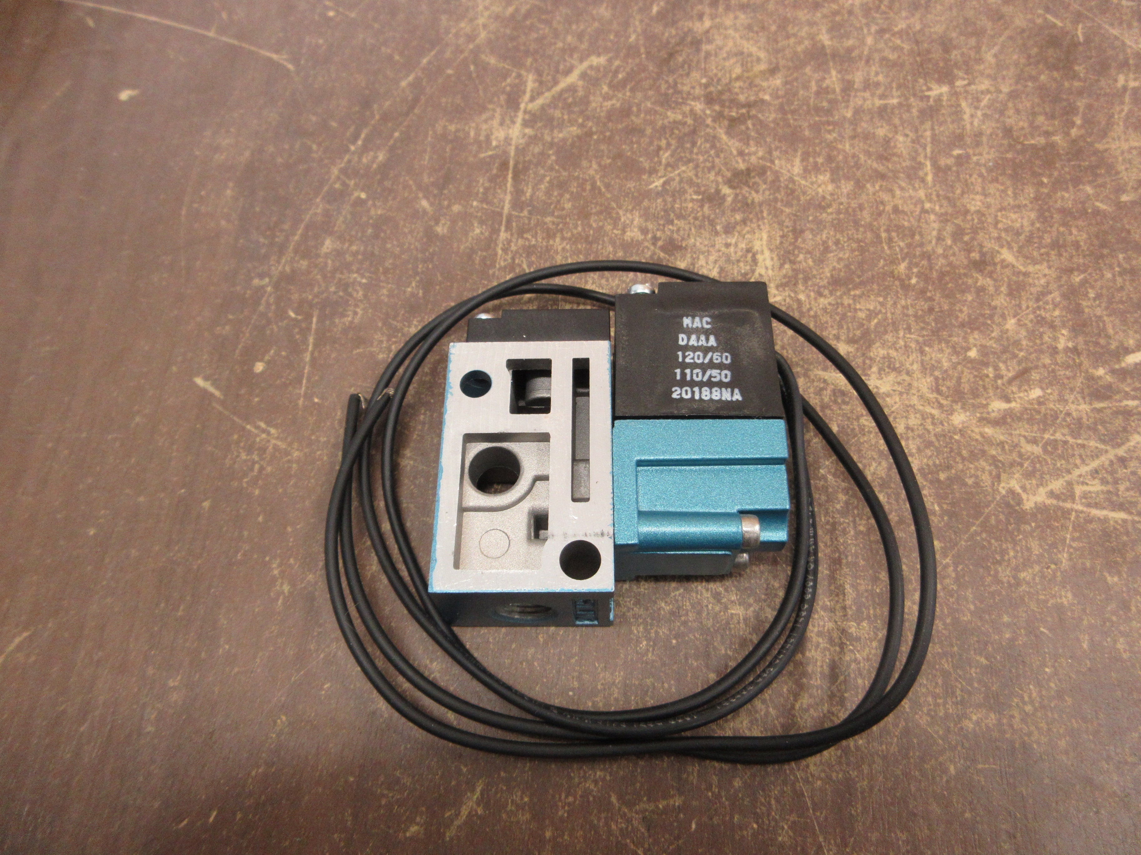 MAC Solenoid Valve 35A-BAE-DAAA-1BA New Surplus