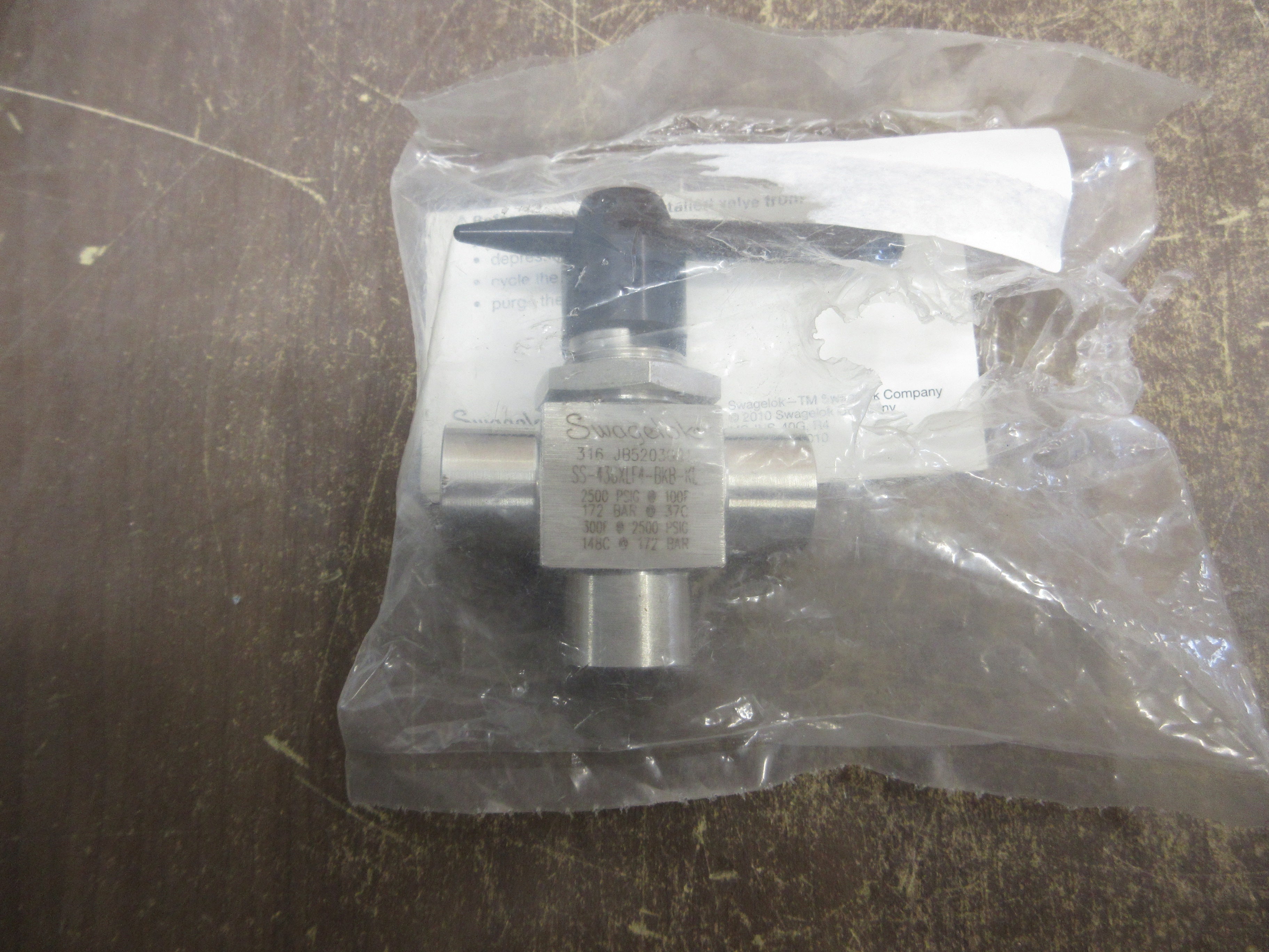 Swagelok Stainless Steel 3-Way Ball Valve SS-43GXLF4-BKB-KL 2500 PSIG *No Box*