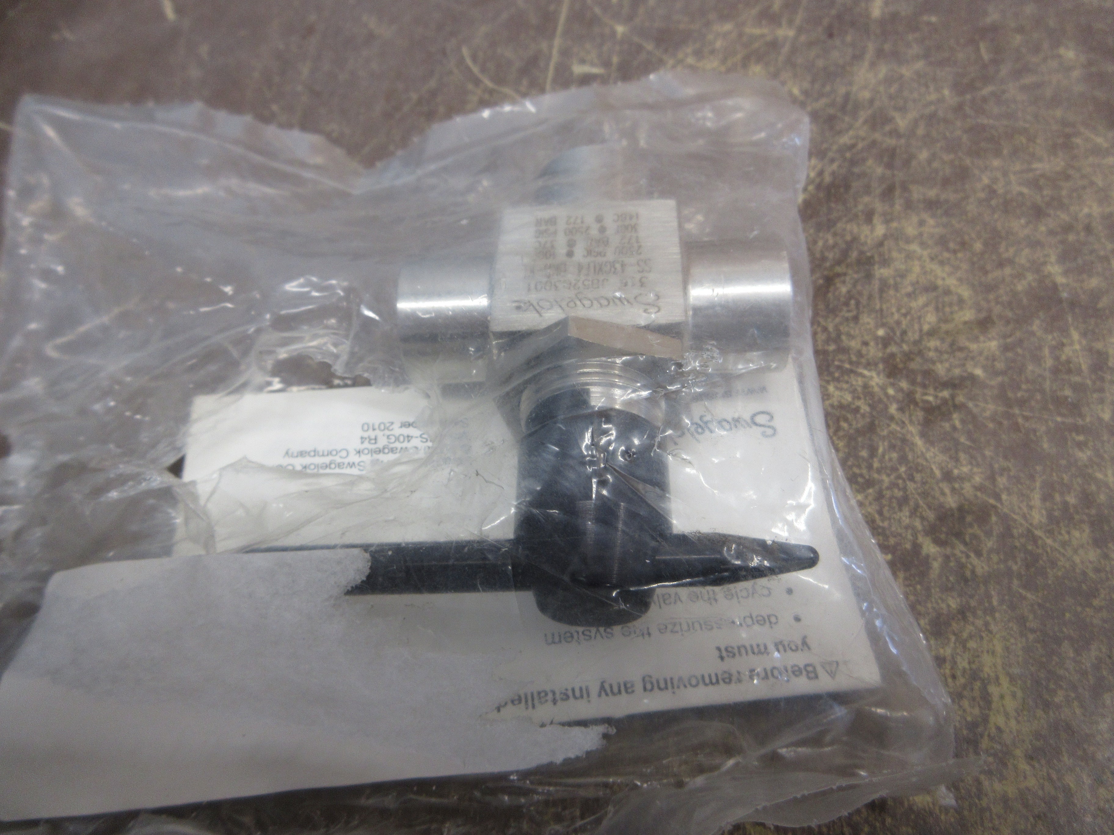 Swagelok Stainless Steel 3-Way Ball Valve SS-43GXLF4-BKB-KL 2500 PSIG *No Box*