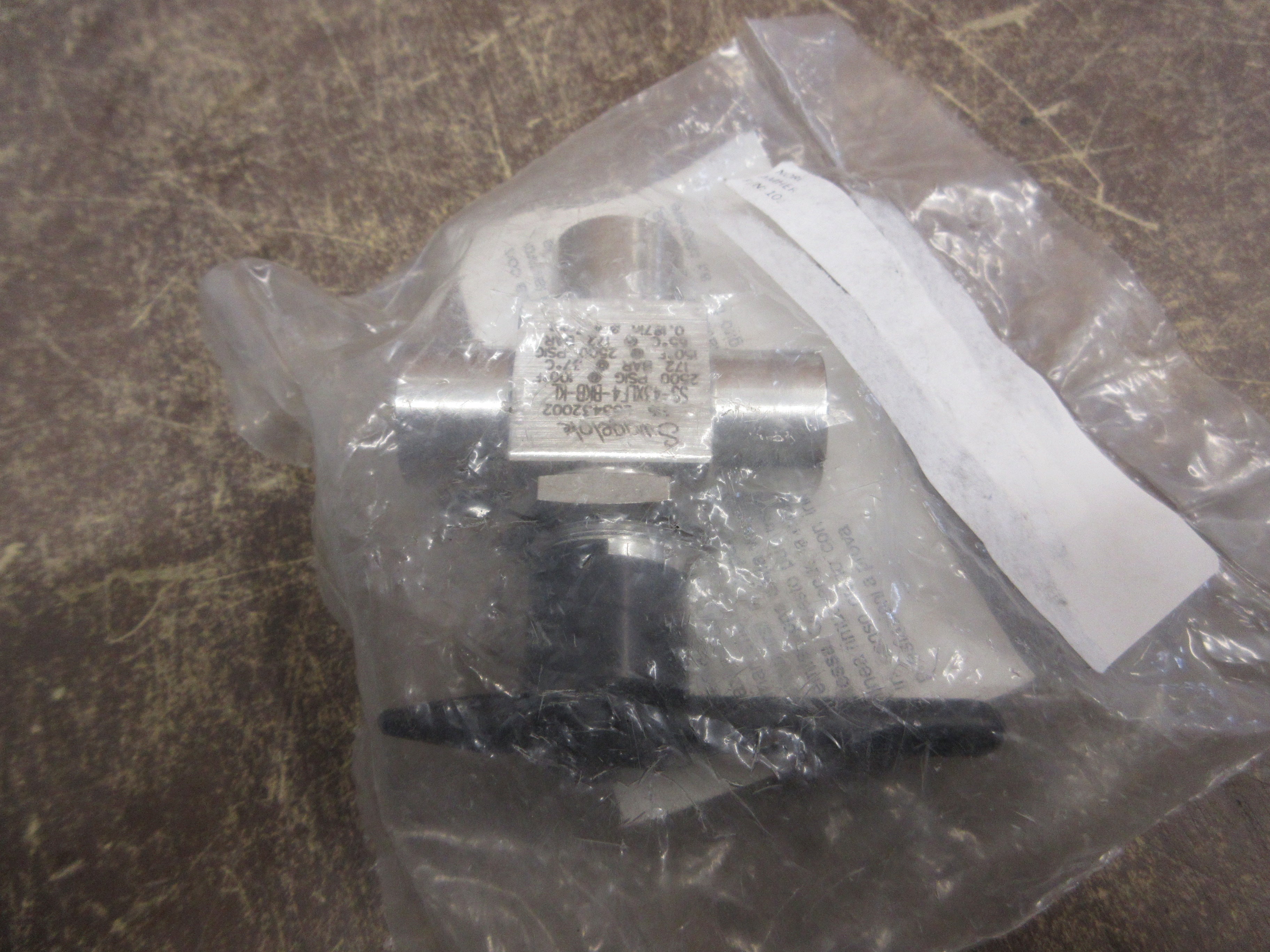 Swagelok Stainless Steel 3-Way Ball Valve SS-43XLF4-BKB-KL 2500 PSIG *No Box*