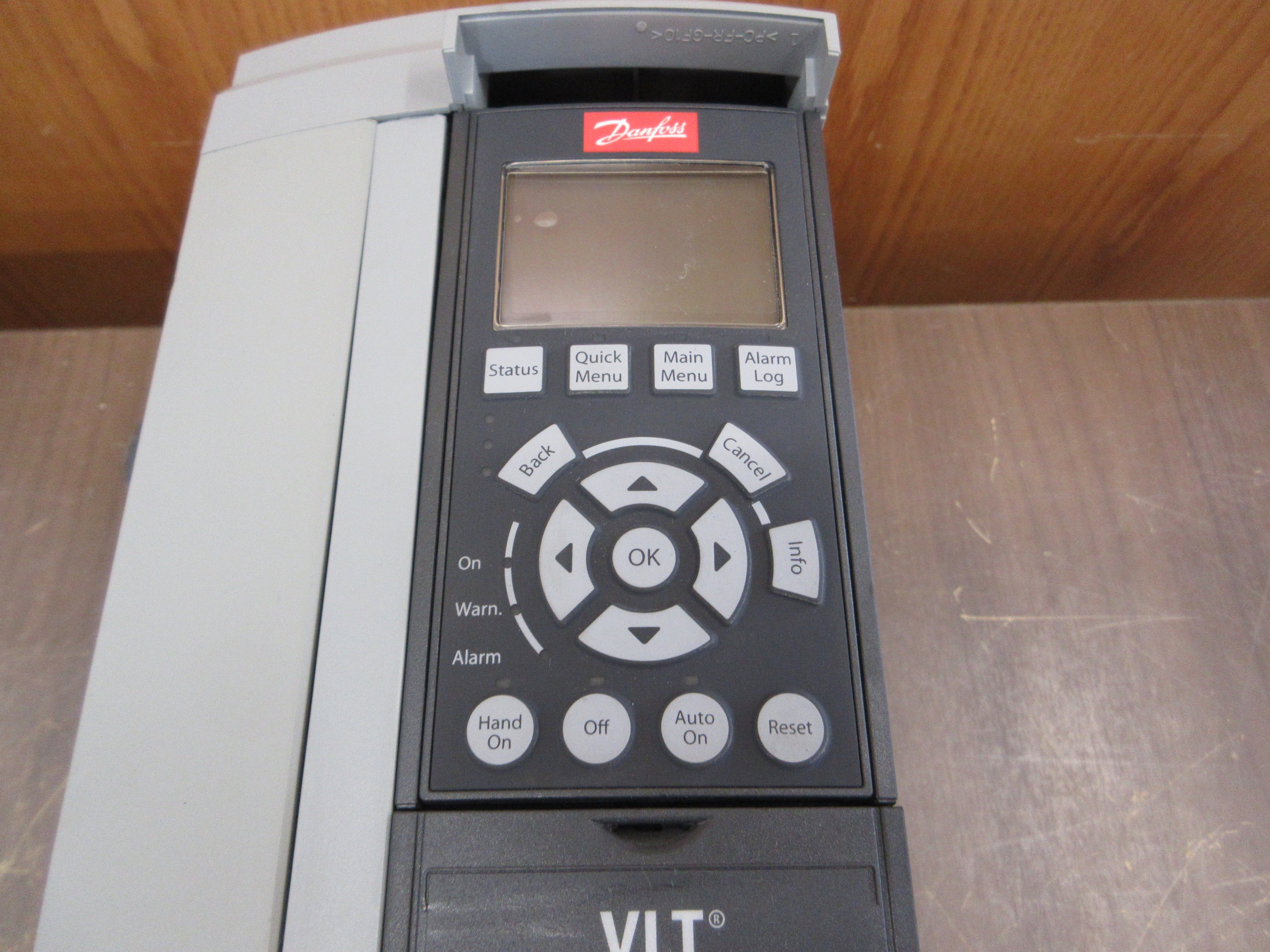 Danfoss VLT AC Drive 131F0795 1.5HP 3Ph w/ Disconnect w/ Keypad Used