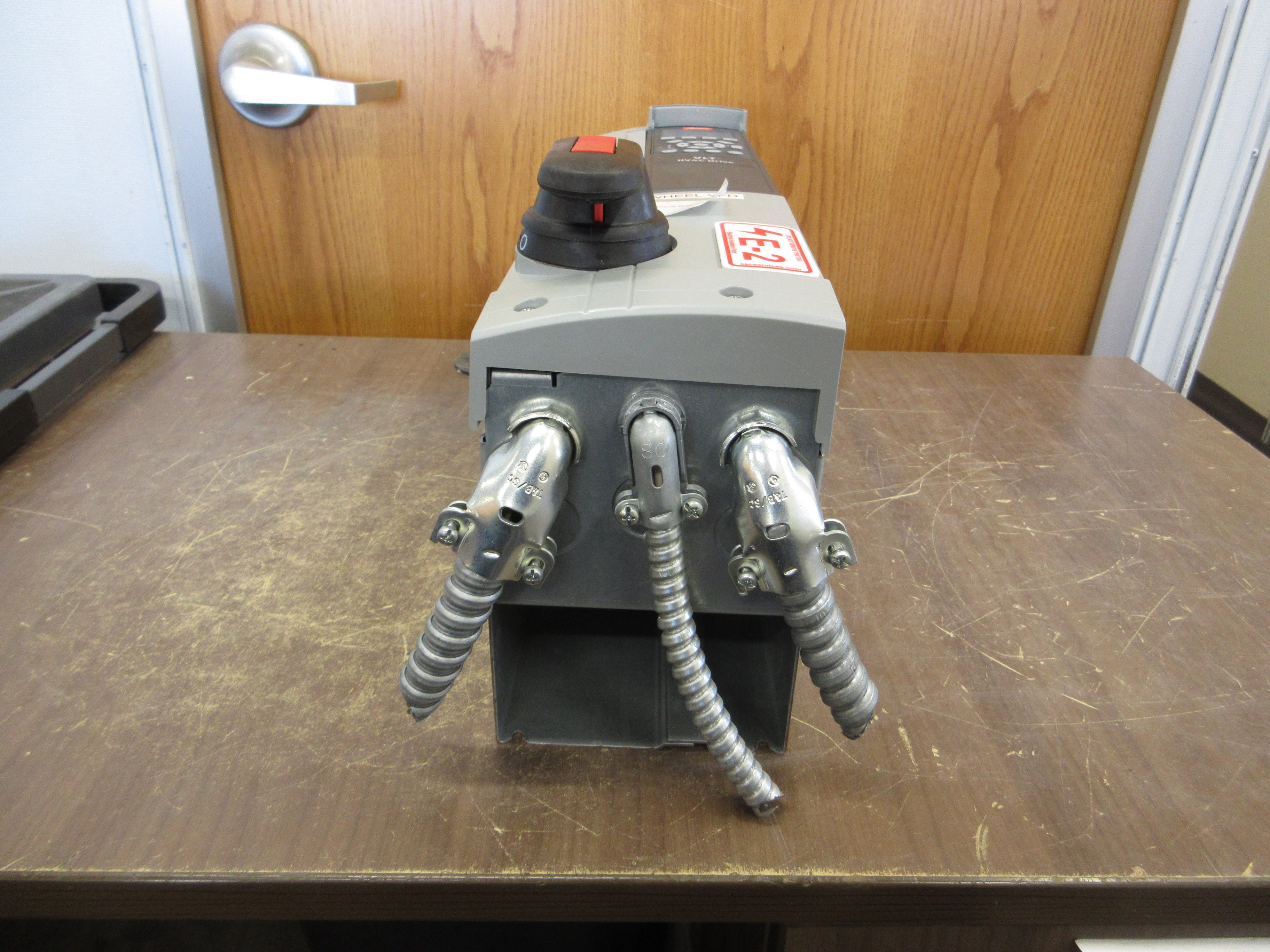 Danfoss VLT AC Drive 131F0795 1.5HP 3Ph w/ Disconnect w/ Keypad Used