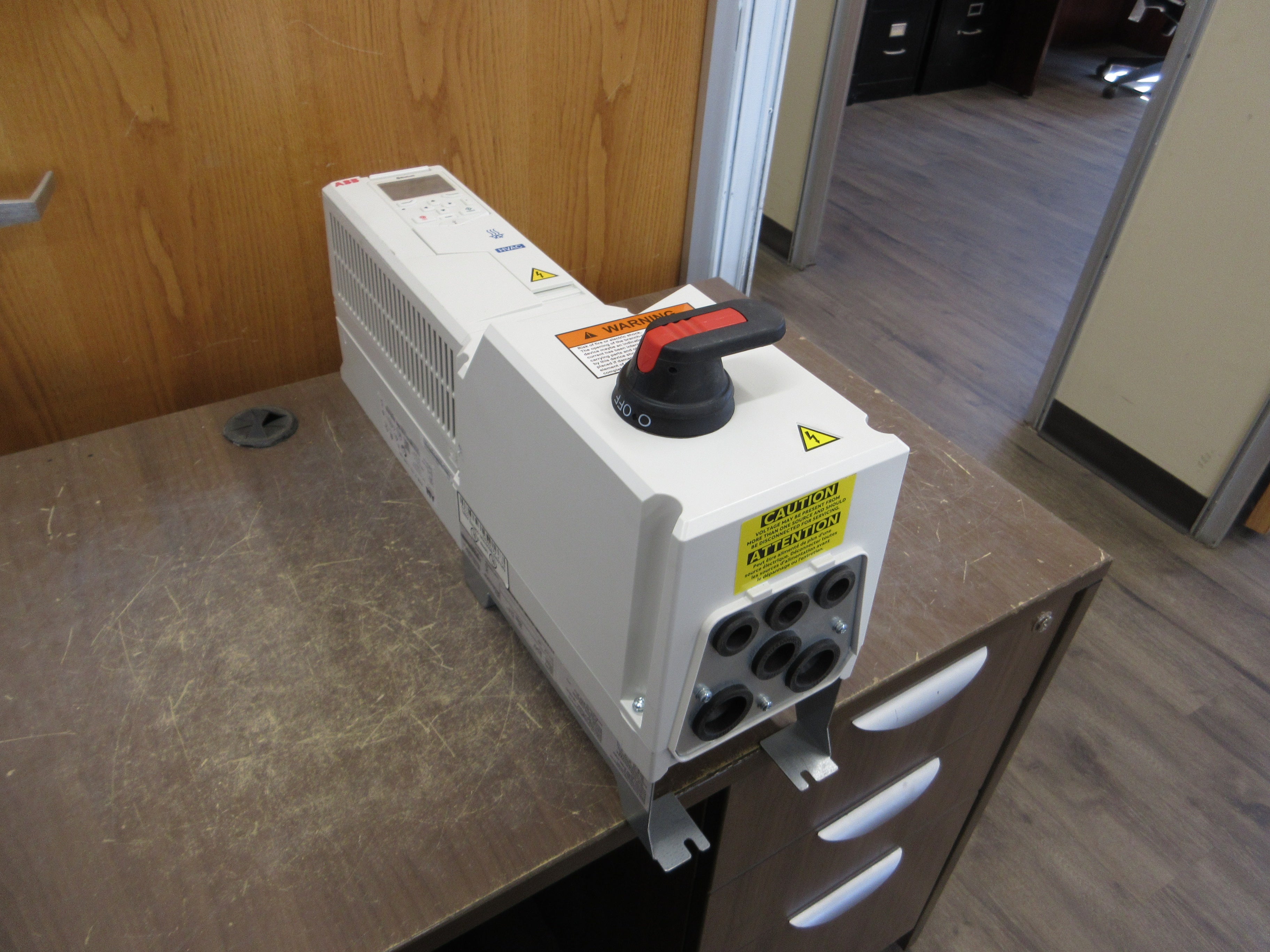 ABB ACH580 AC Drive ACH580-01-017A-2+0J400+P922 5HP 3Ph w/ Disconnect w/ Keypad