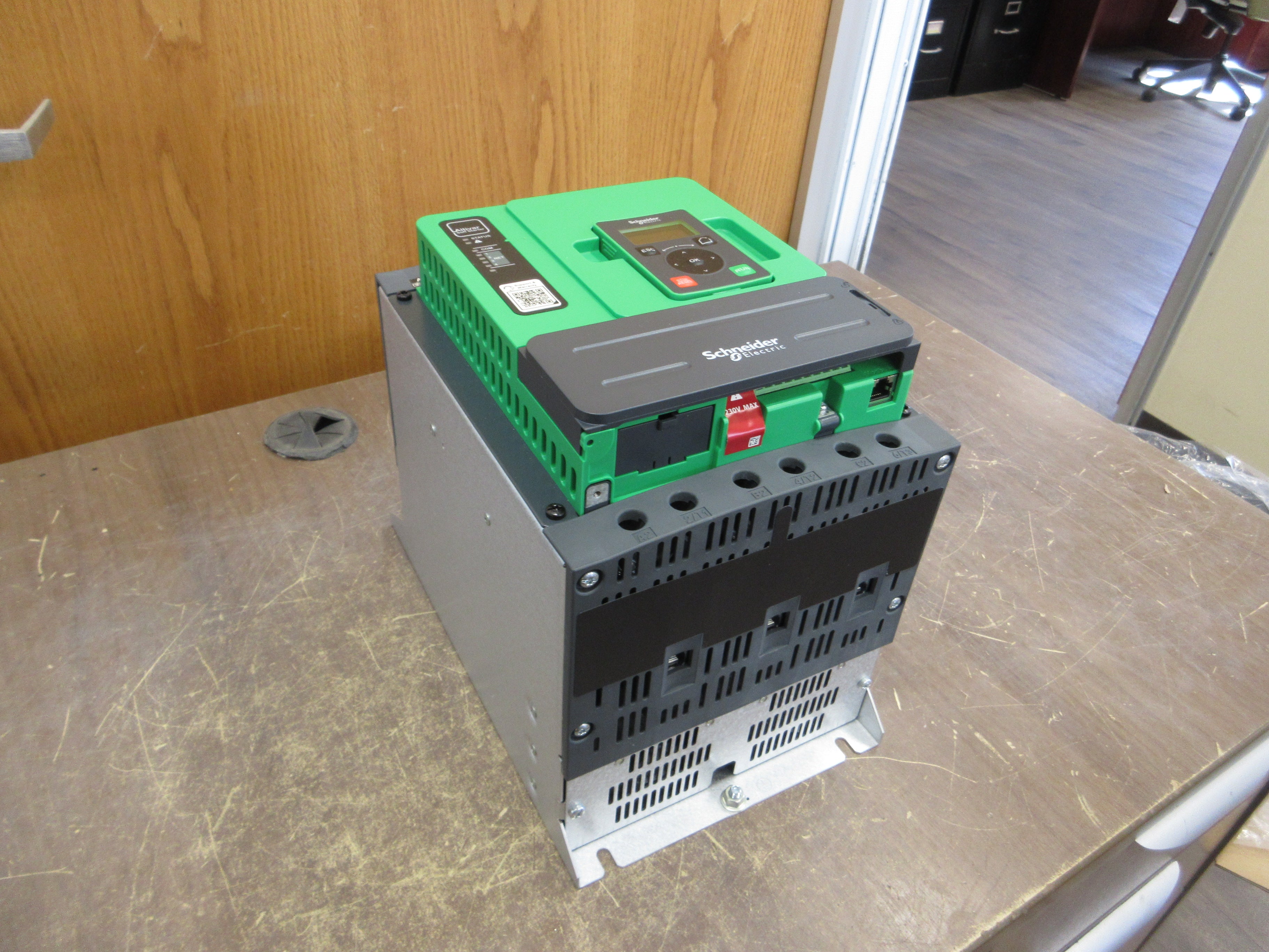Schneider Electric Altivar Soft Start ATS480D88Y 208-690V 50/60Hz New Surplus