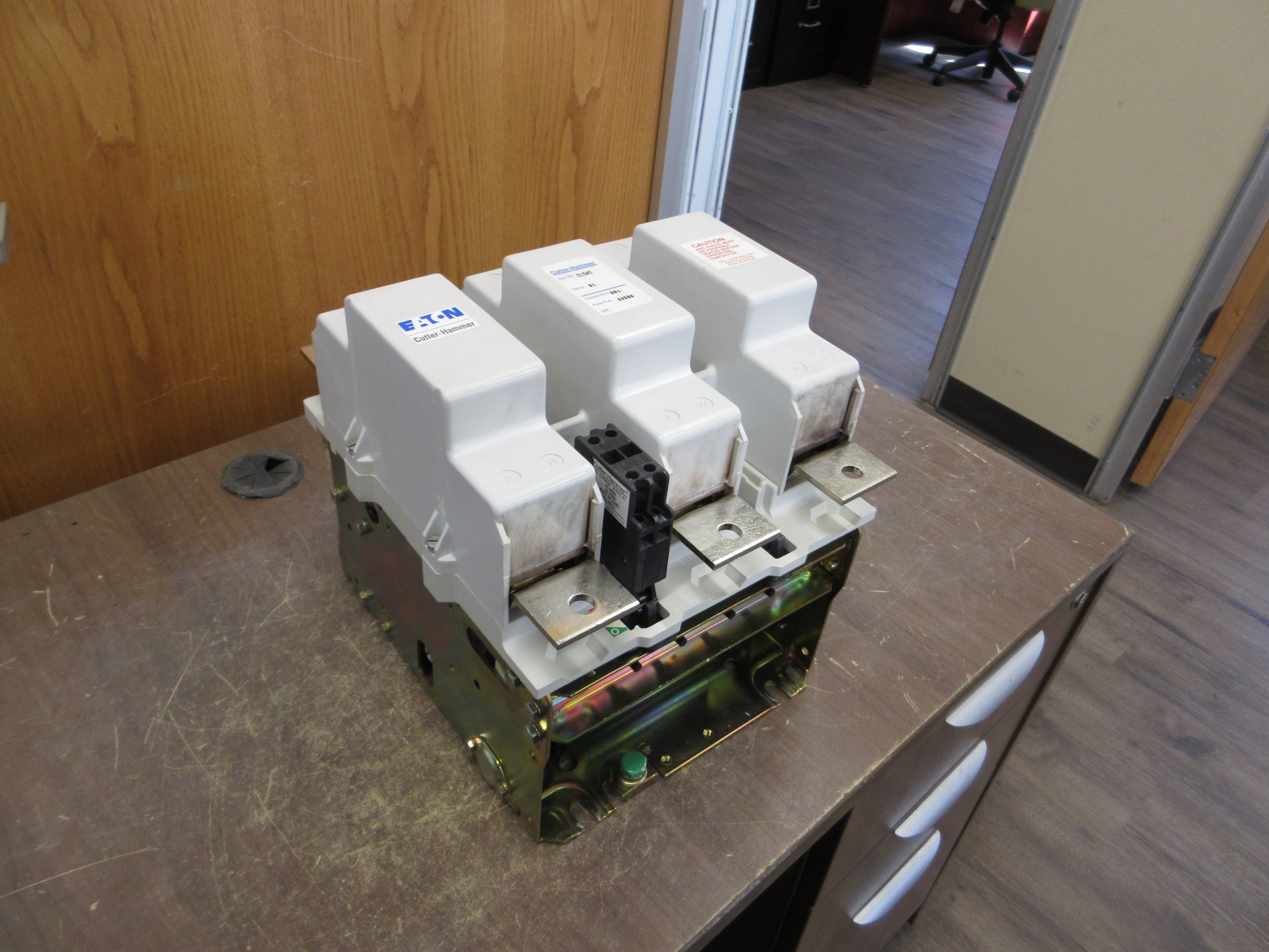 Eaton Contactor CE15WN3A80 Ser. B1 700A New Surplus