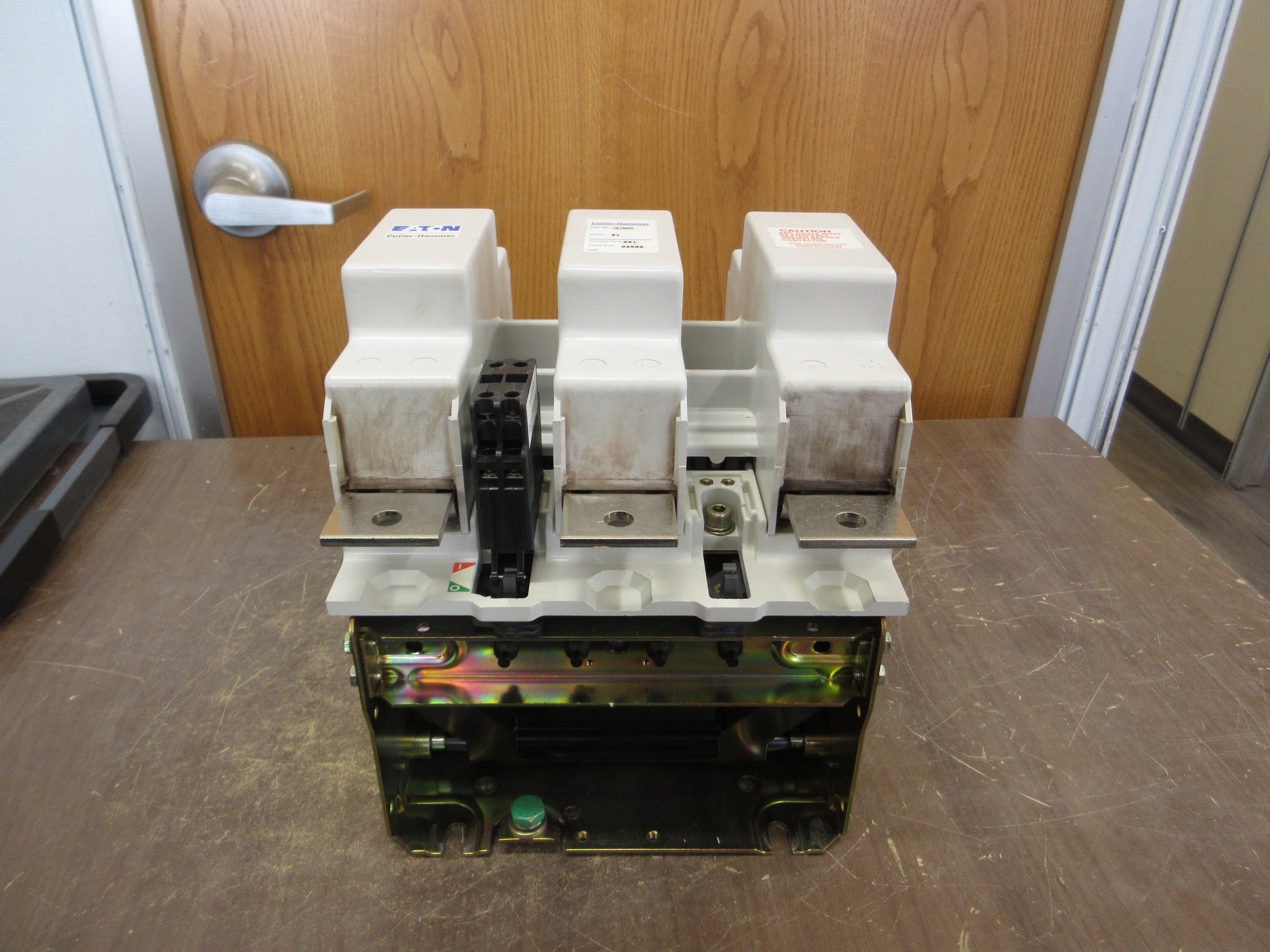 Eaton Contactor CE15WN3A80 Ser. B1 700A New Surplus
