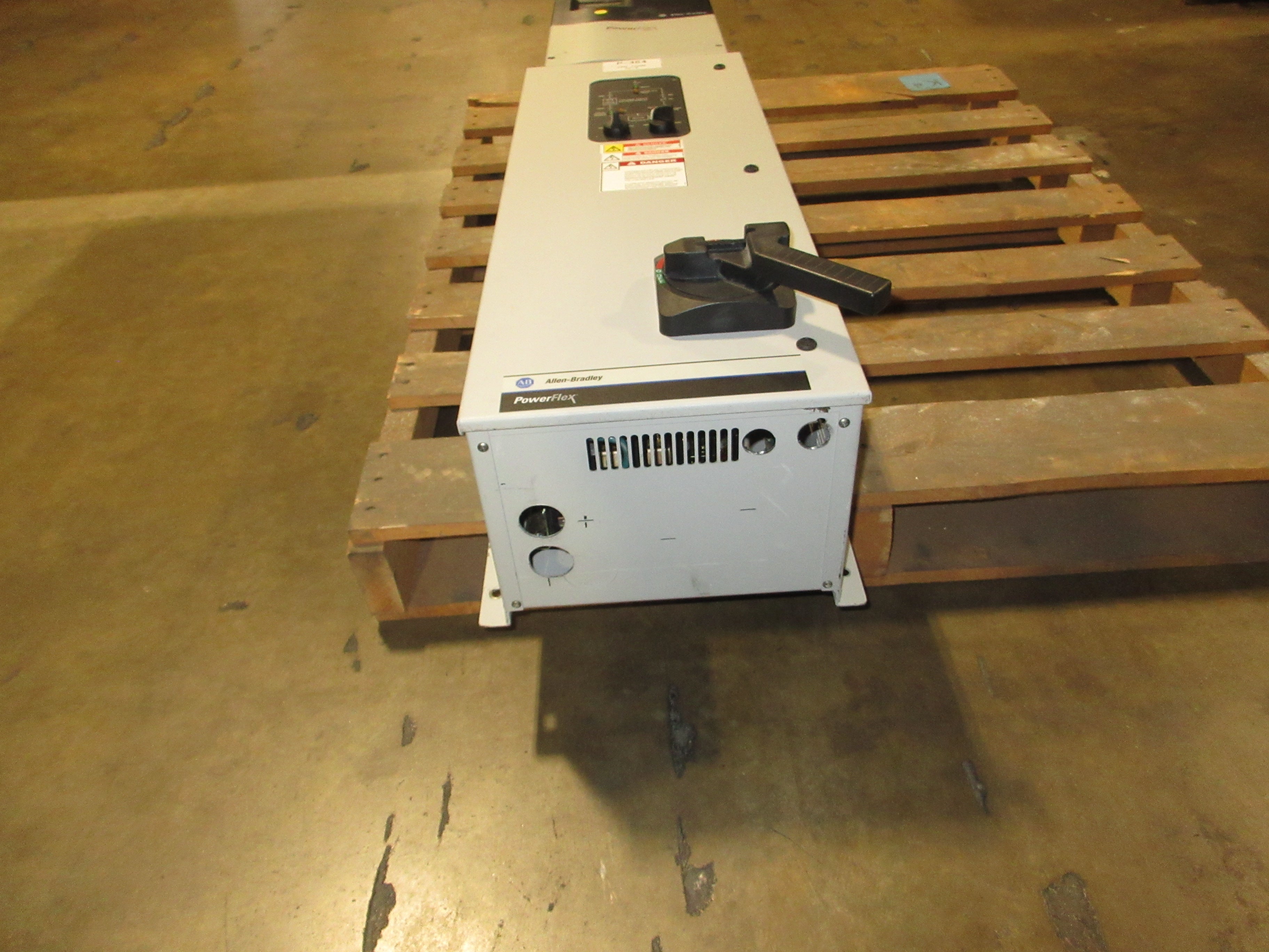Allen-Bradley PowerFlex 400 AC Drive w/ Bypass 22C-D045A103 30HP 3Ph Used
