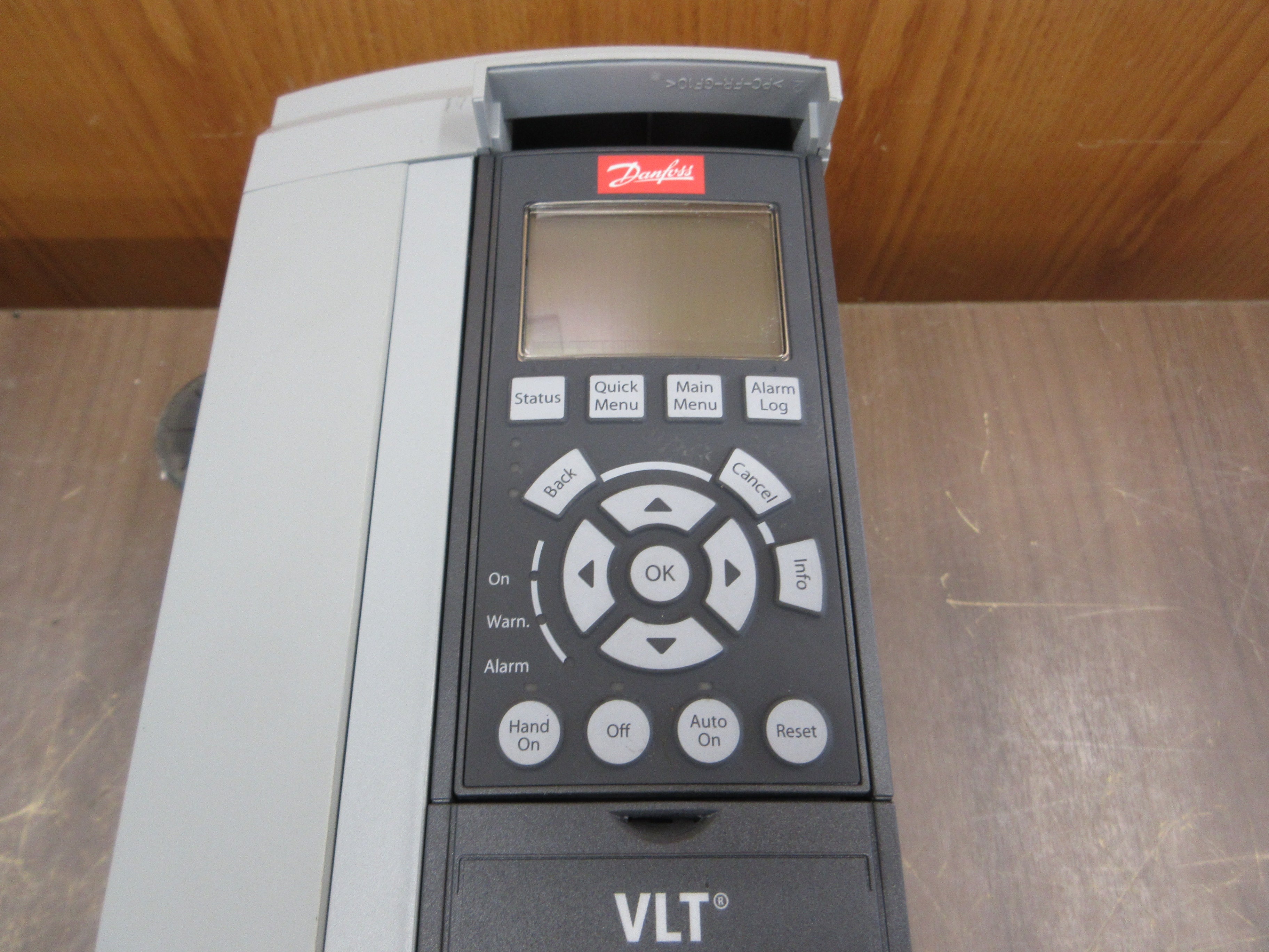 Danfoss VLT AC Drive 131F0795 1.5HP 3Ph w/ Disconnect w/ Keypad Used