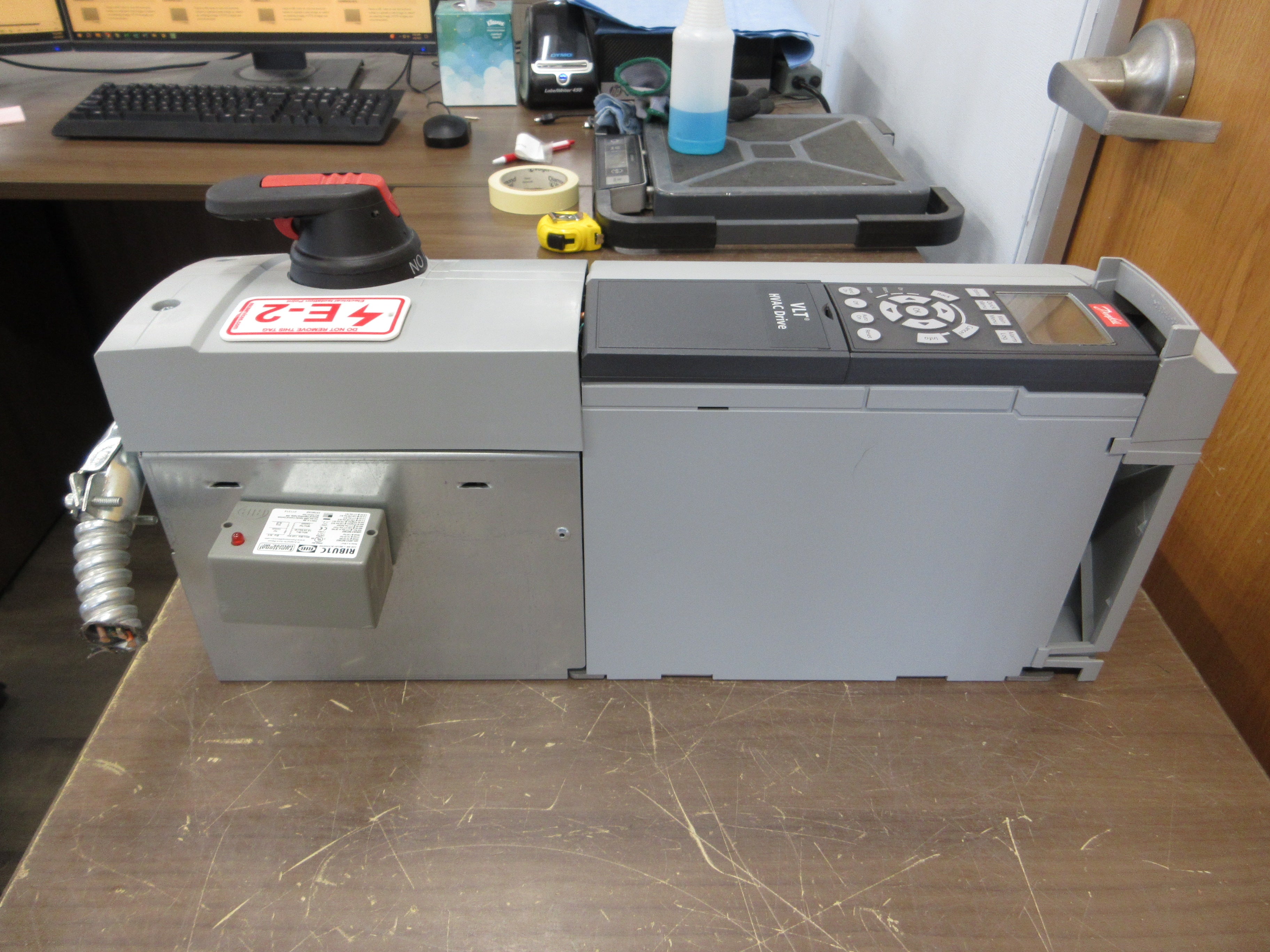 Danfoss VLT AC Drive 131F0795 1.5HP 3Ph w/ Disconnect w/ Keypad Used