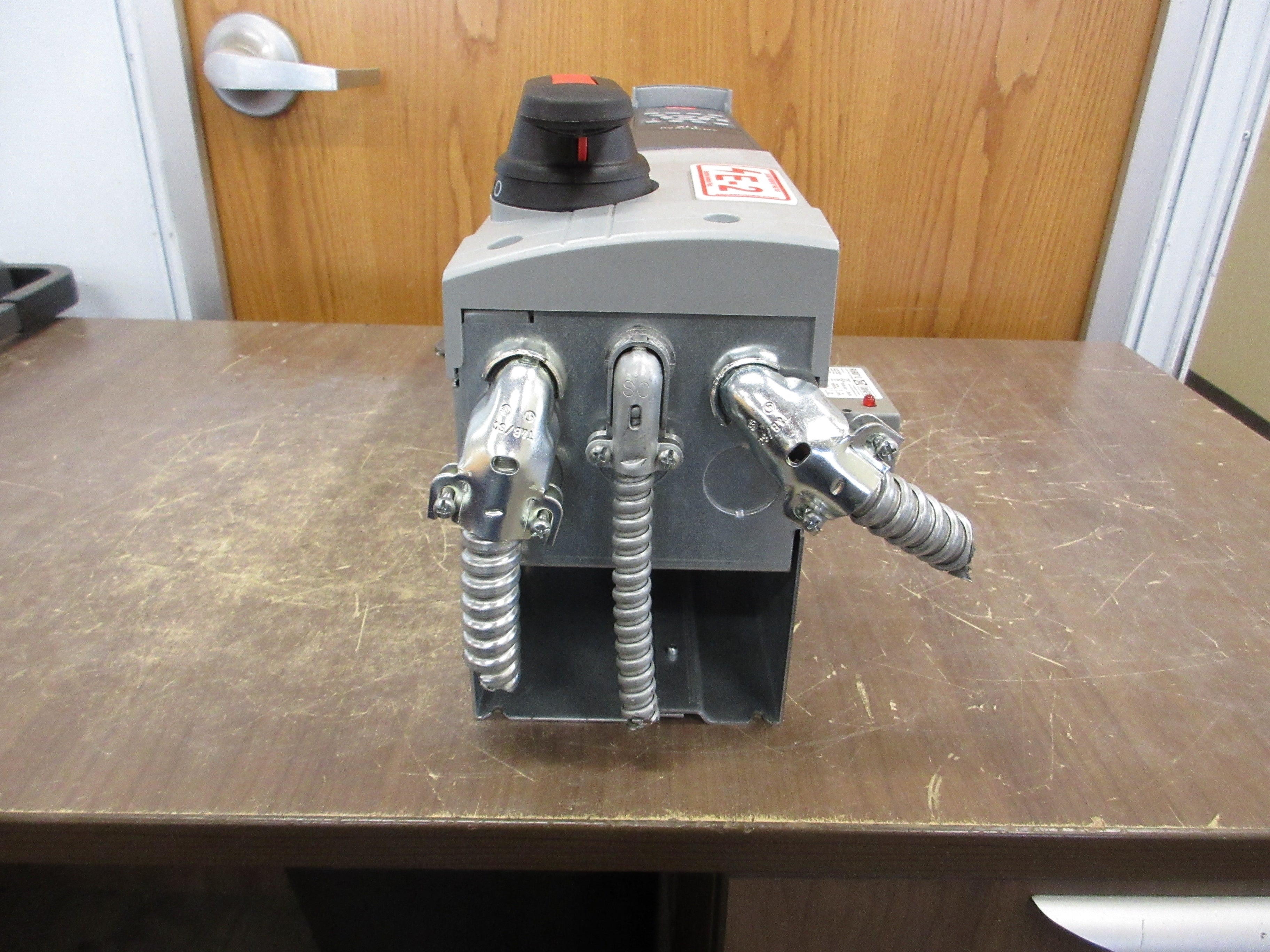 Danfoss VLT AC Drive 131F0795 1.5HP 3Ph w/ Disconnect w/ Keypad Used