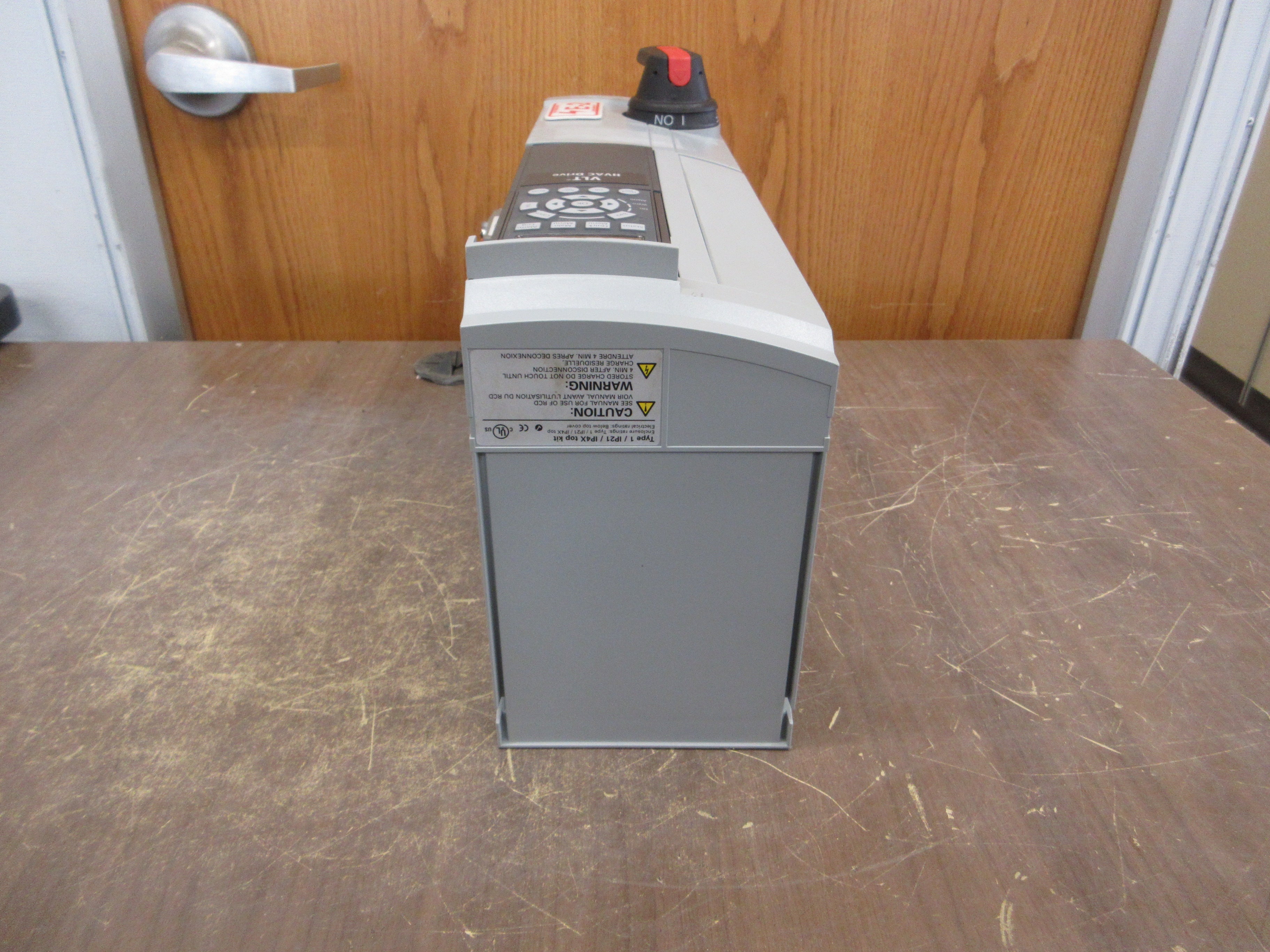 Danfoss VLT AC Drive 131F0795 1.5HP 3Ph w/ Disconnect w/ Keypad Used