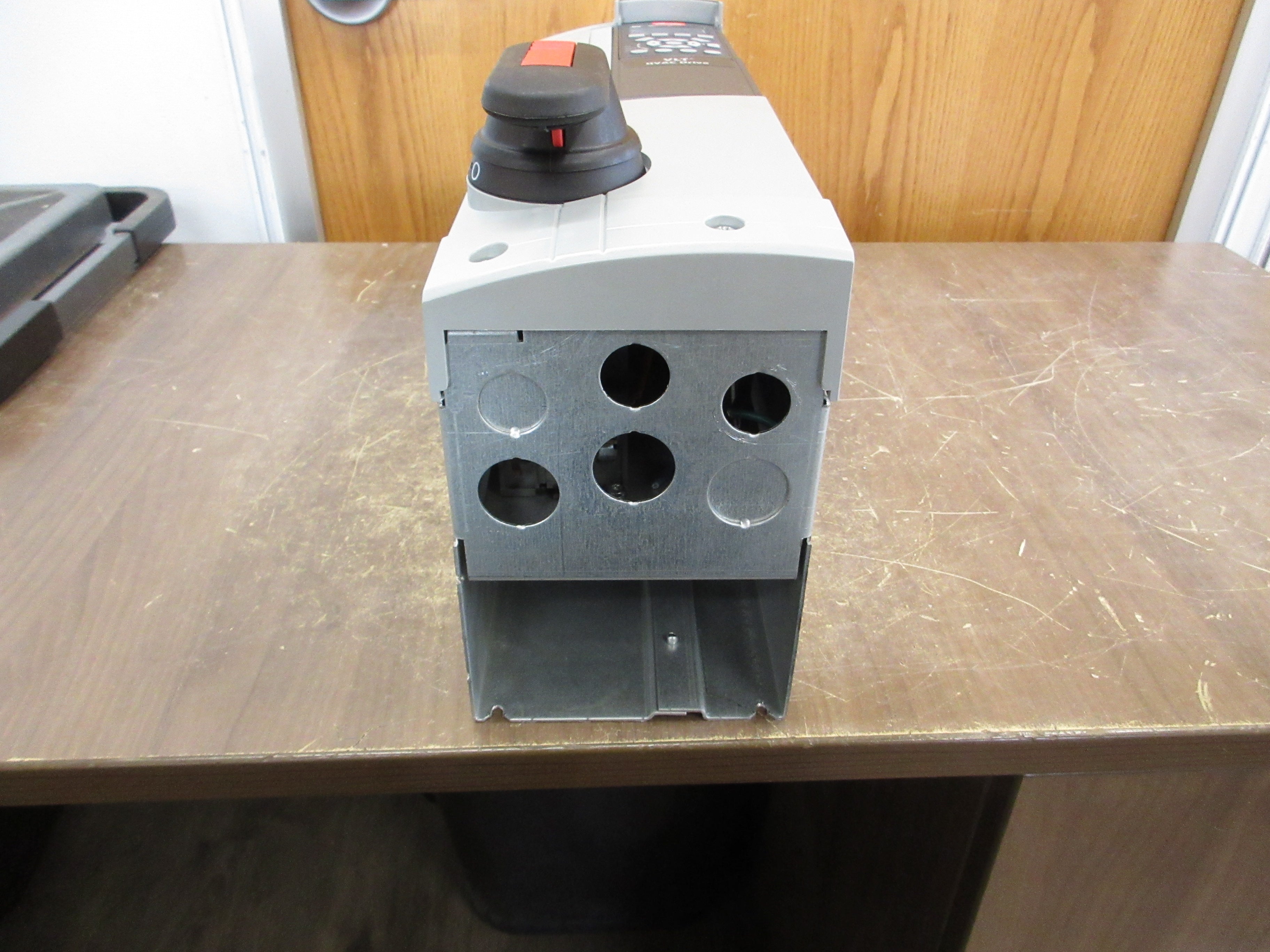 Danfoss VLT AC Drive 131F0798 5HP 3Ph w/ Disconnect w/ Keypad Used