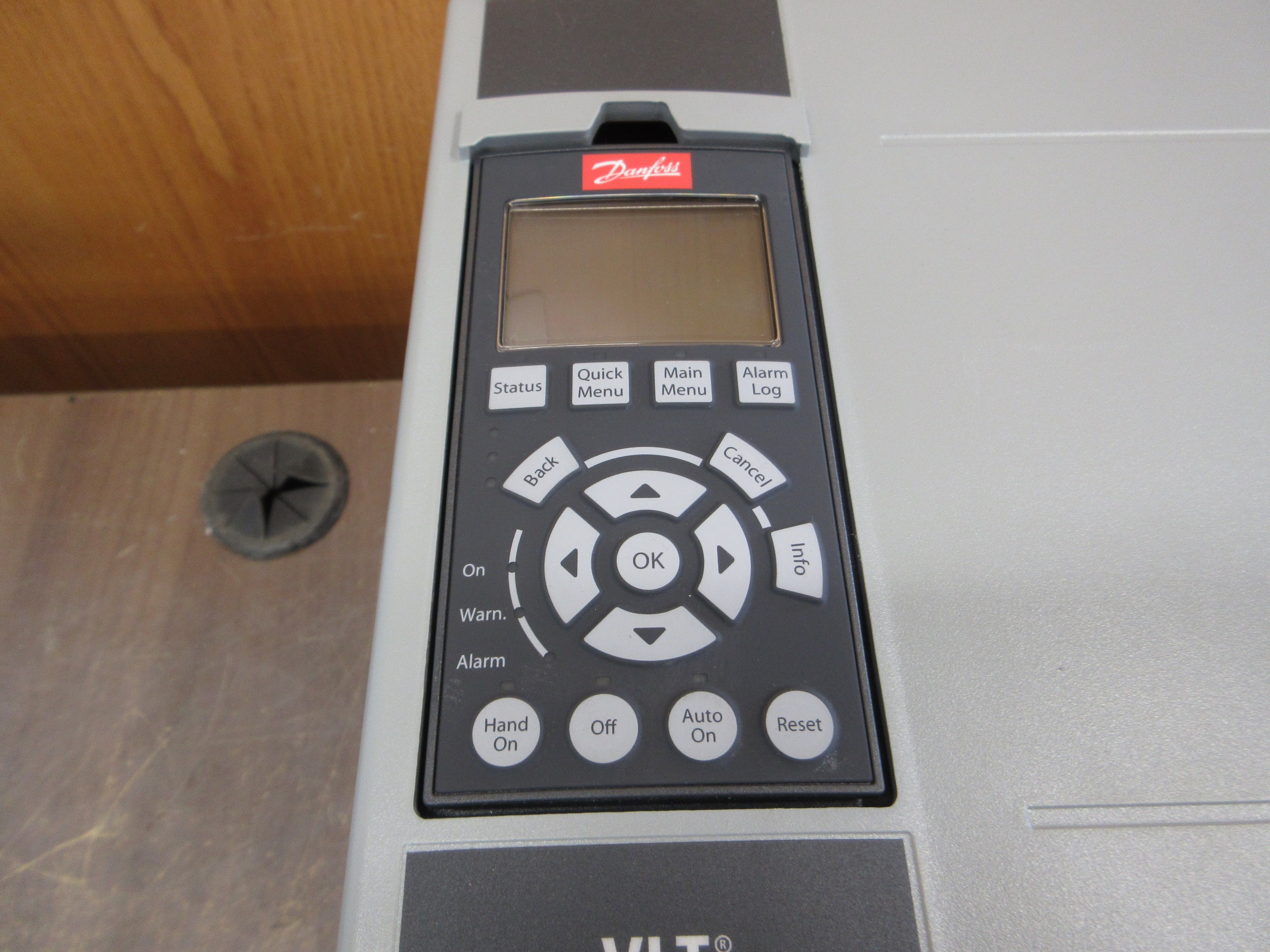 Danfoss VLT AC Drive 131F1791 20HP 3Ph w/ Keypad Used