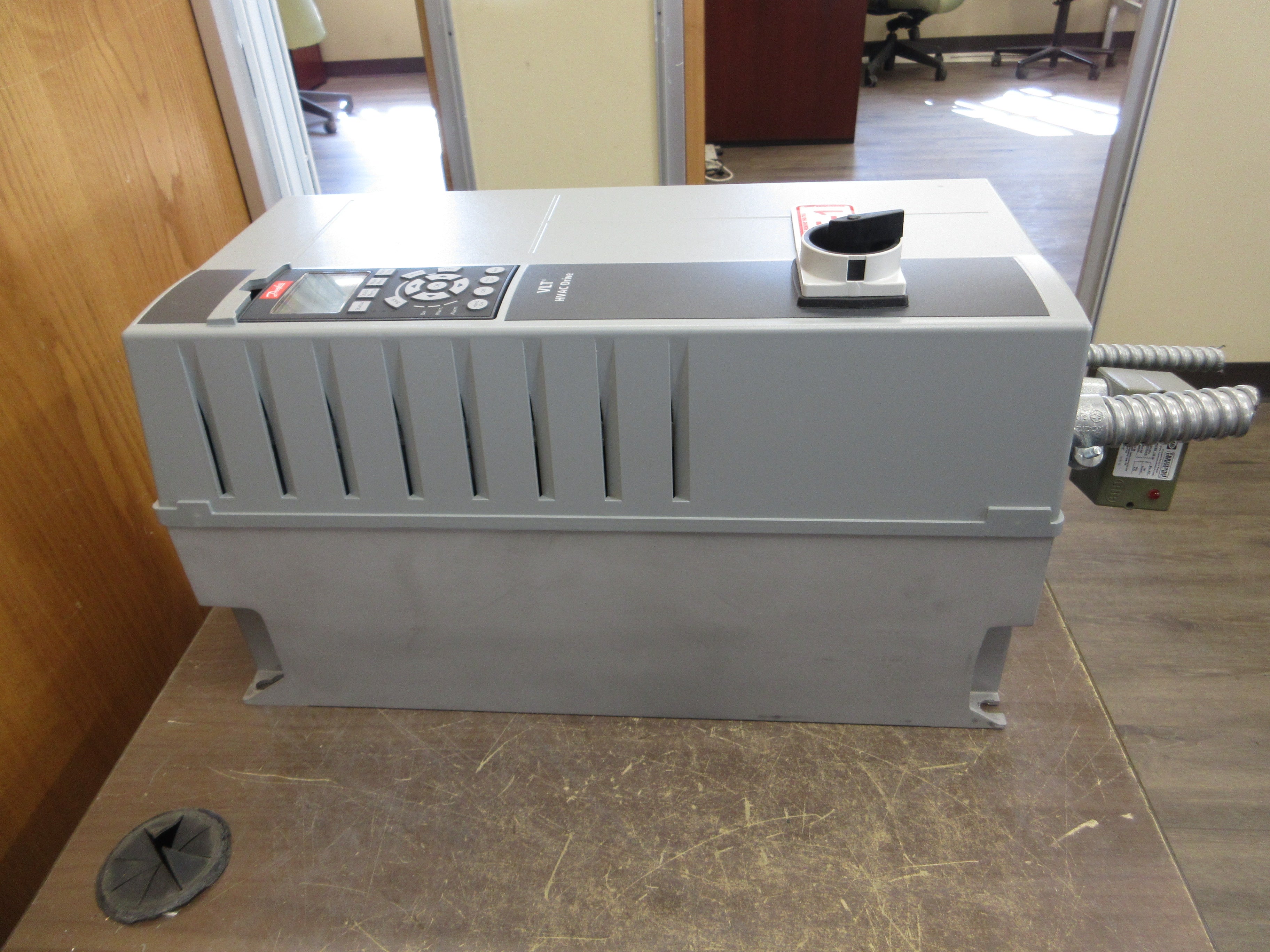 Danfoss VLT AC Drive 131F1791 20HP 3Ph w/ Keypad Used