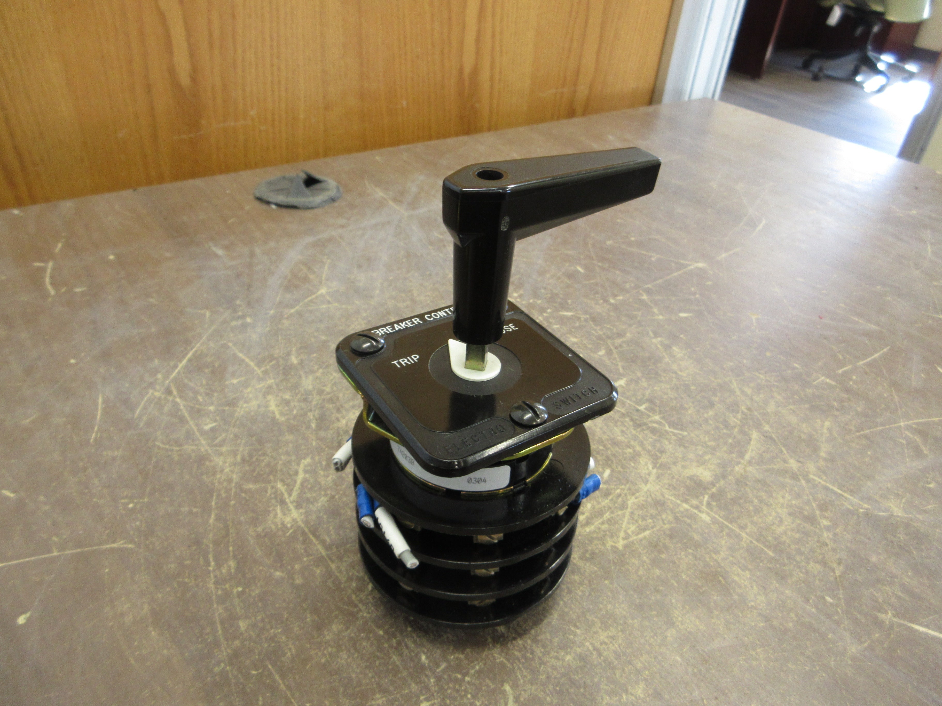 Electroswitch Series 24 Breaker Control Rotary Switch 74203B *No Handle Screw*