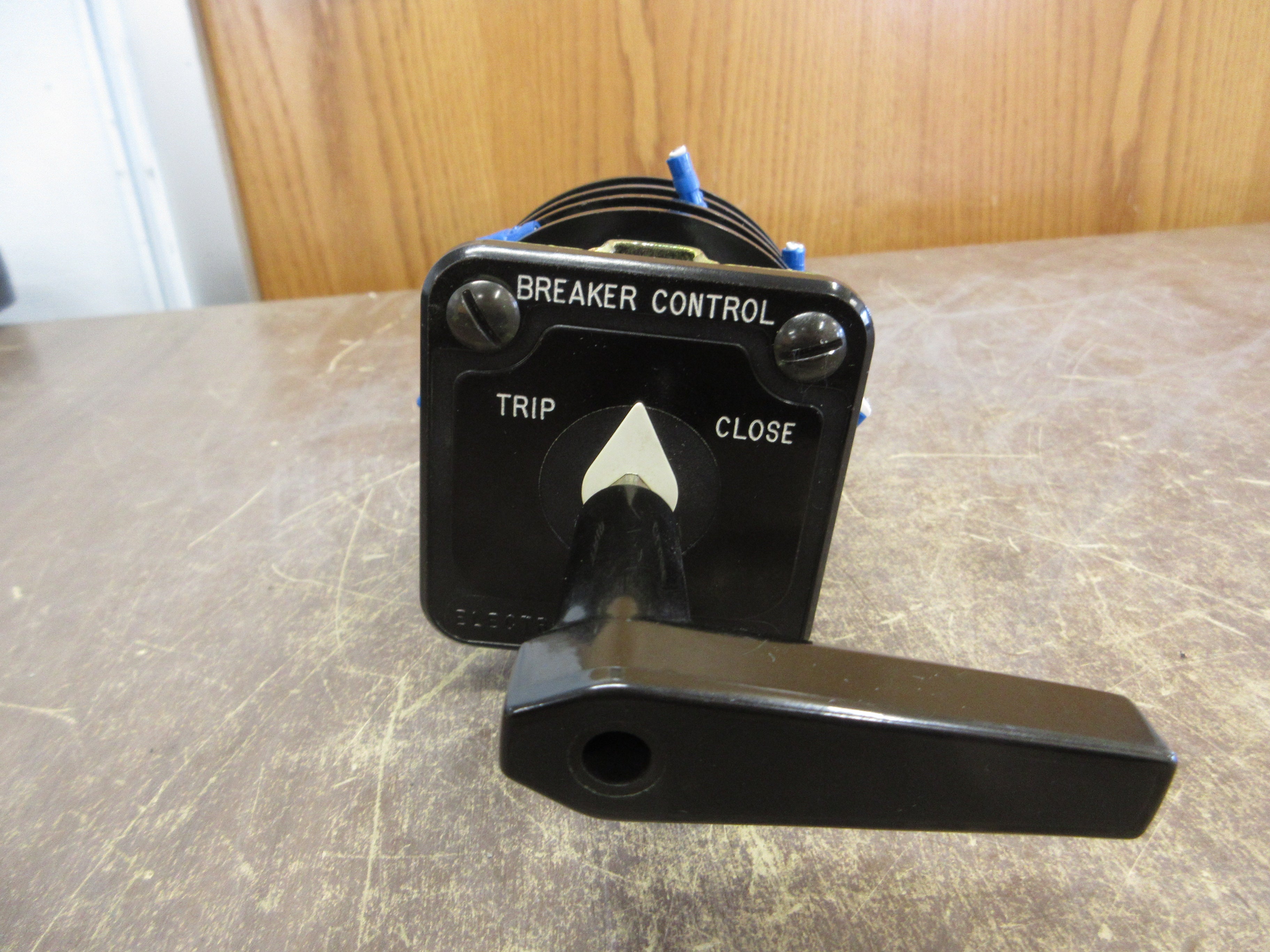 Electroswitch Series 24 Breaker Control Rotary Switch 74203B *No Handle Screw*