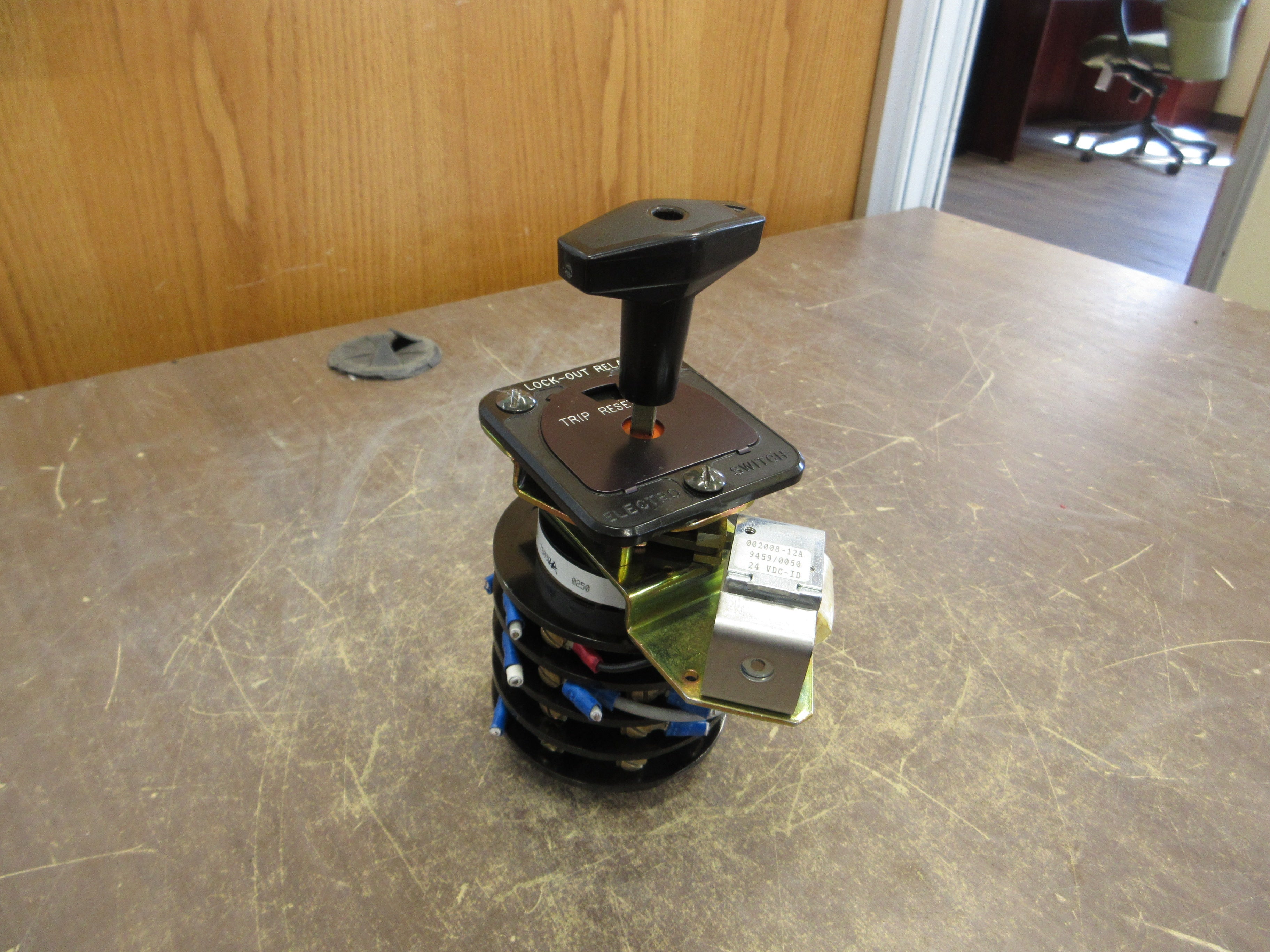 Electroswitch Series 24 Lock-Out Relay Rotary Switch 7803A 24VDC Used