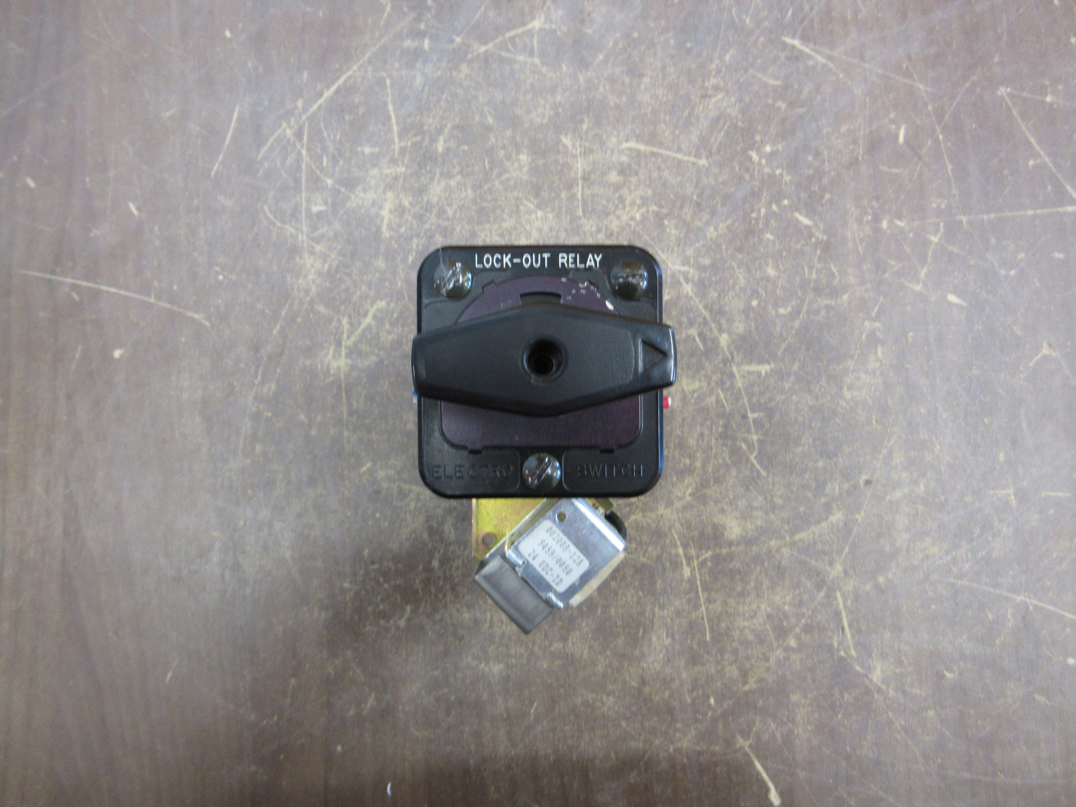 Electroswitch Series 24 Lock-Out Relay Rotary Switch 7803A 24VDC Used
