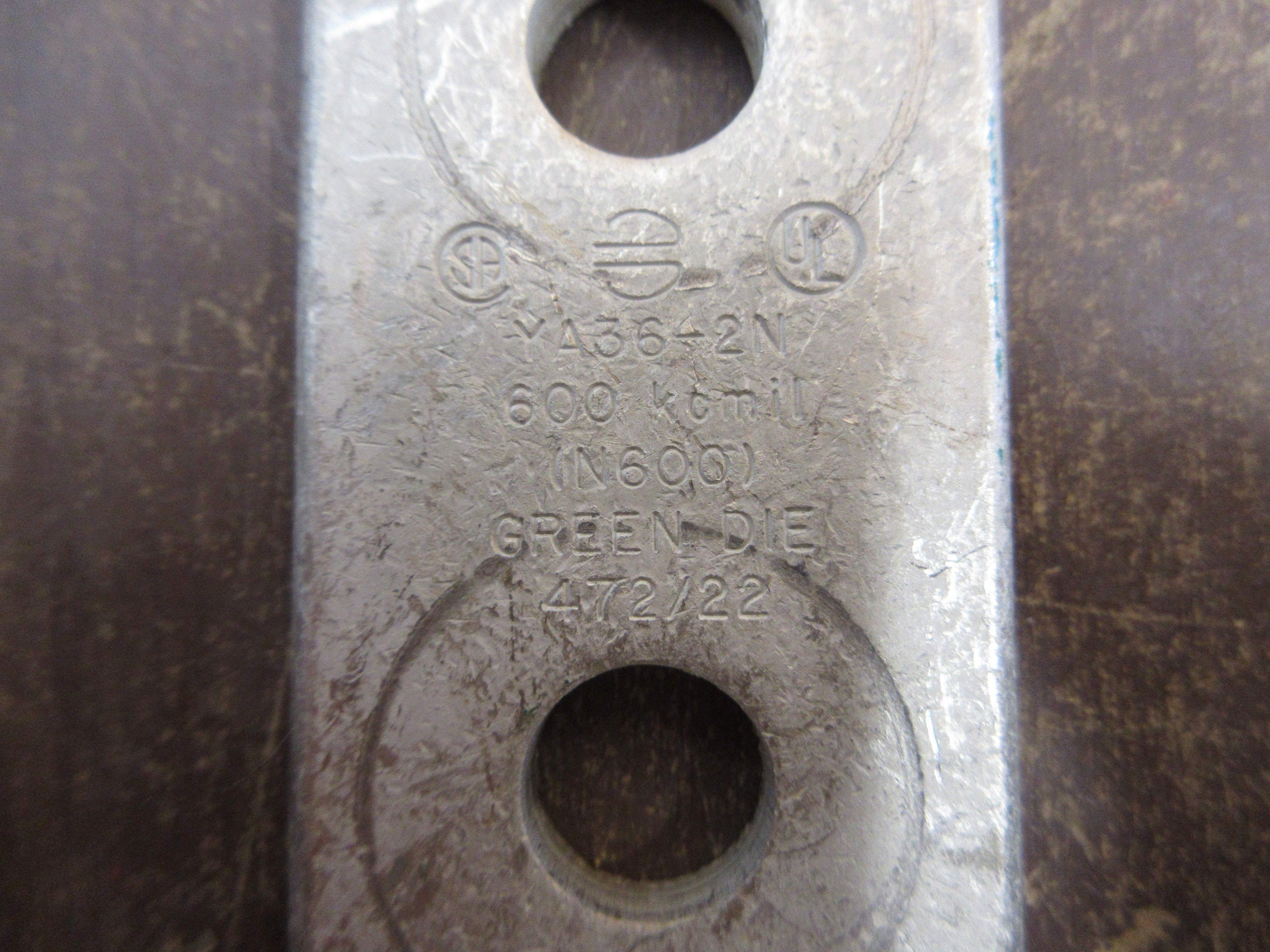Burndy Crimp Lug YA36-2N 600 Kcmil 2-Hole *No Box* New Surplus