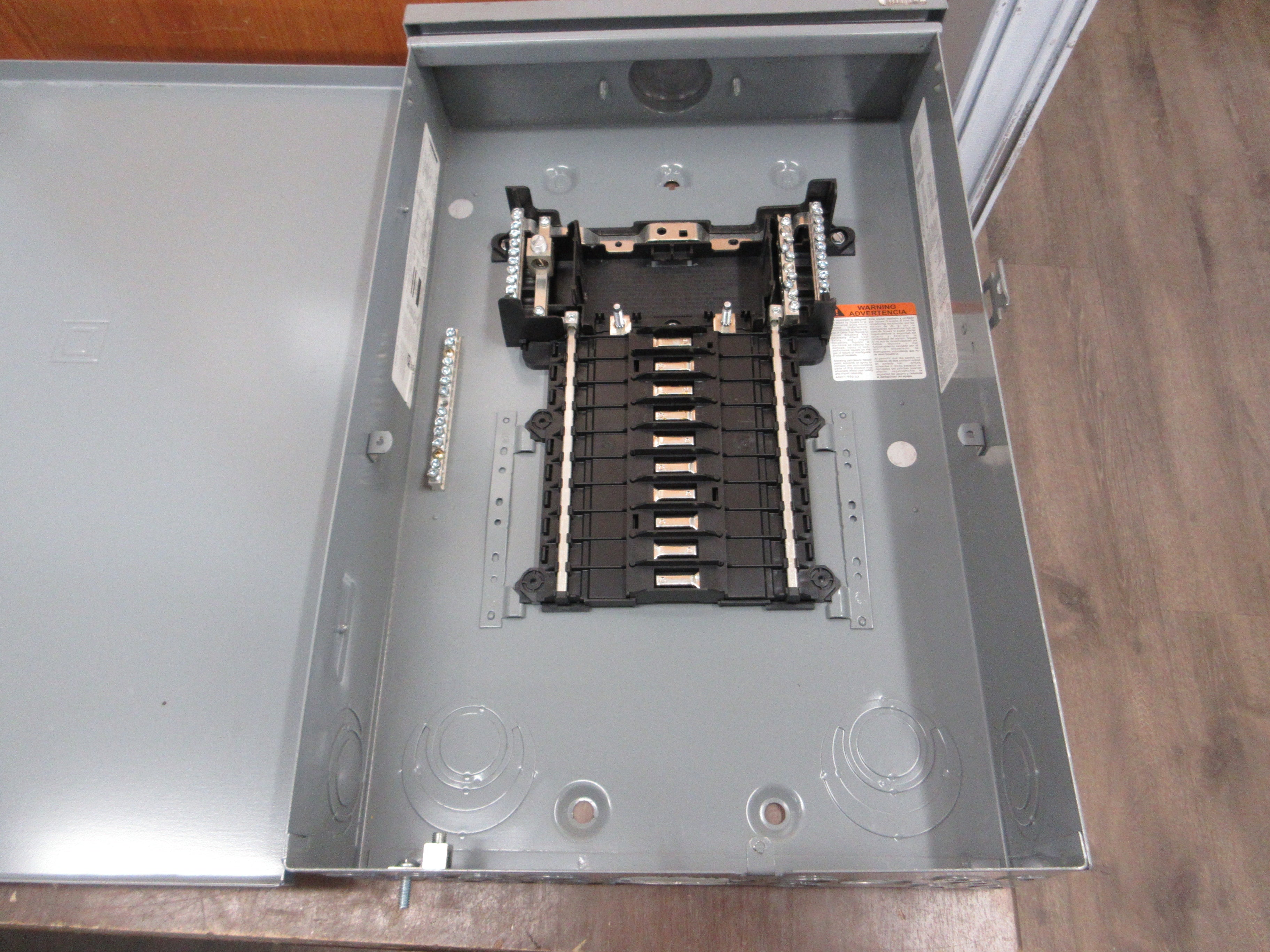Square D 3R Load Center BX22R 100A Max 120/240V 20-Slot *No Cover Screws* Used