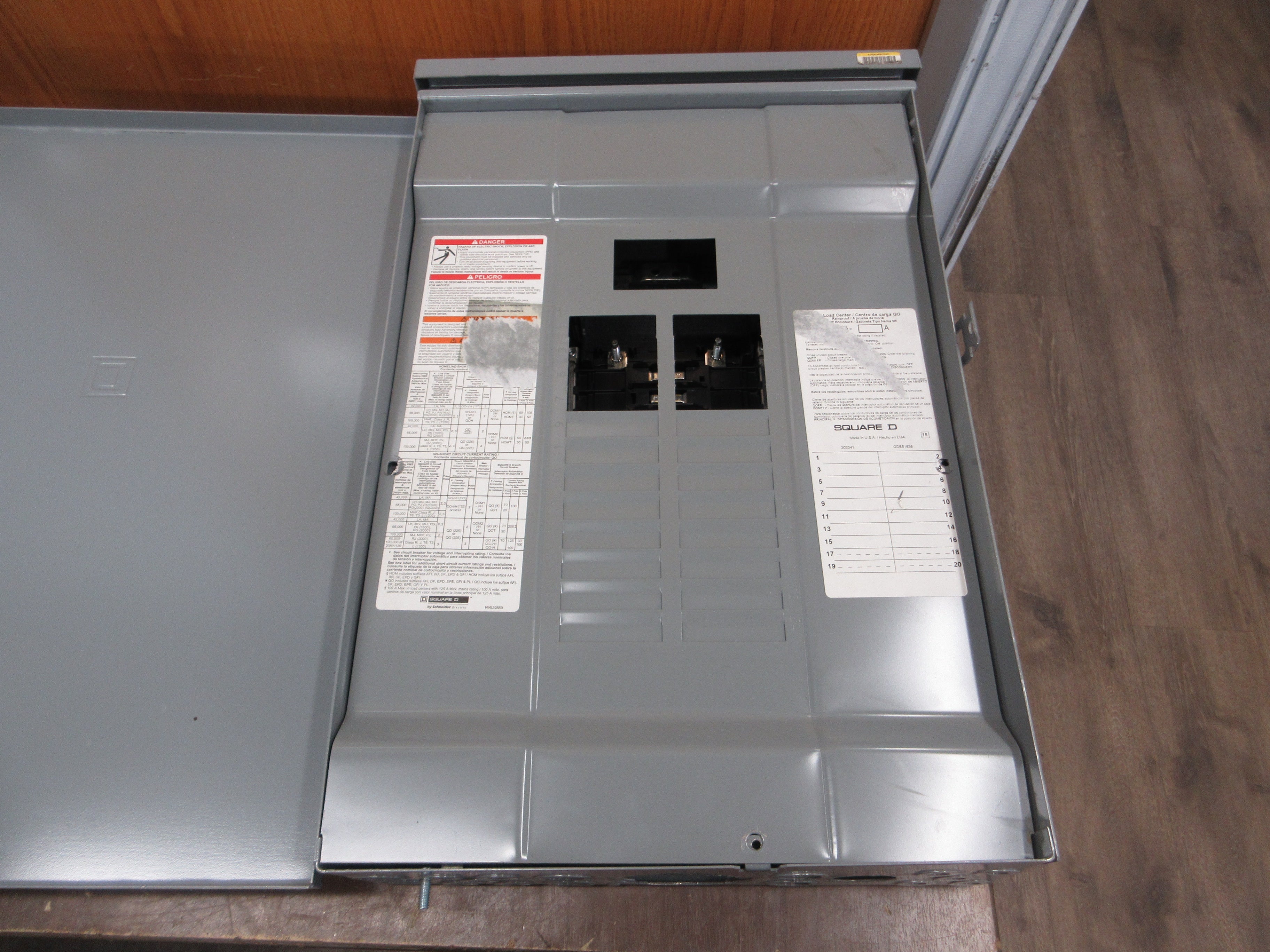 Square D 3R Load Center BX22R 100A Max 120/240V 20-Slot *No Cover Screws* Used