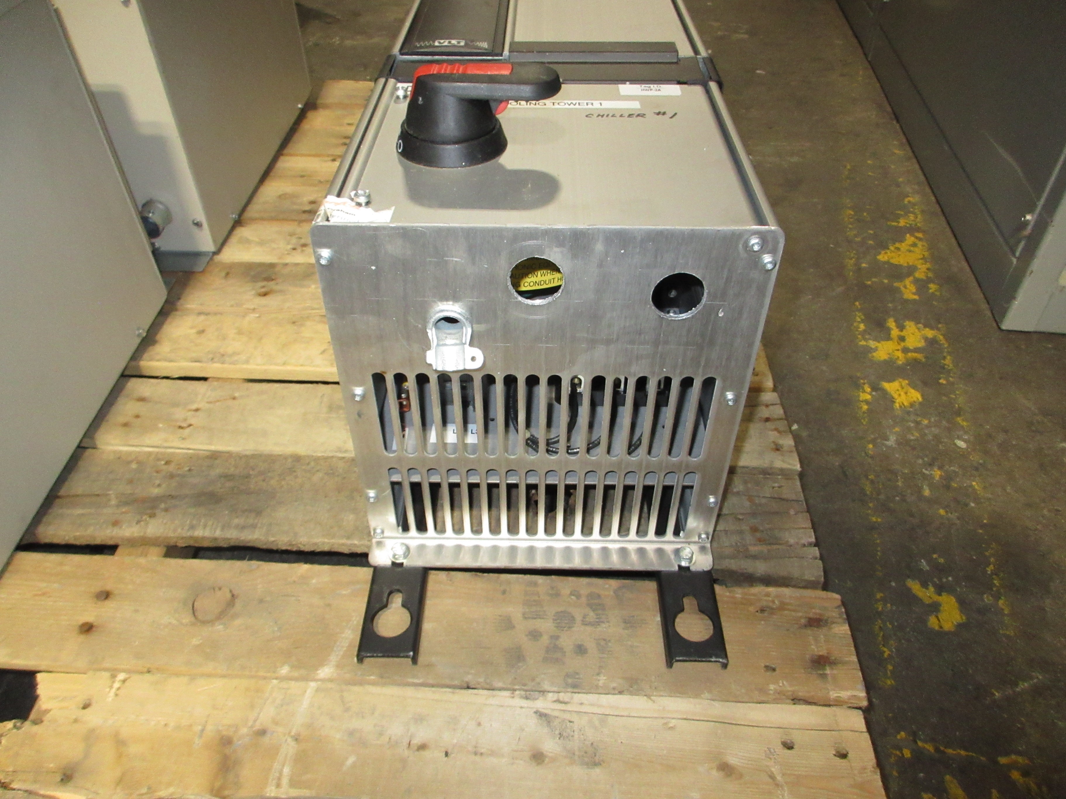 Danfoss VLT 6008 AC Drive w/ Disconnect 175Z7359 7.5HP Used