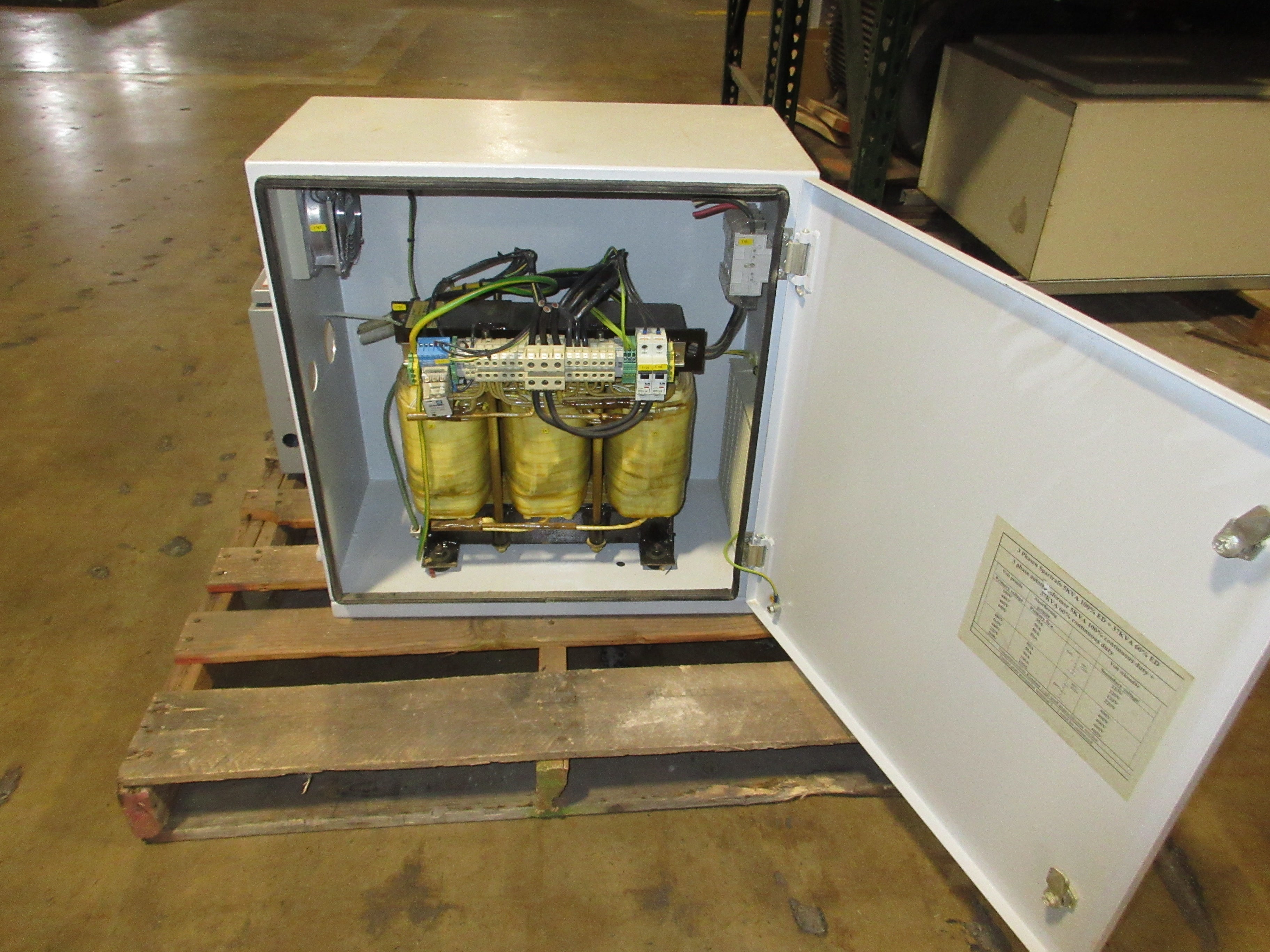 Siemens Enclosed Transformer 4AU3995-0AX08-8A Pri: 220/460/480V Sec: 400/440V