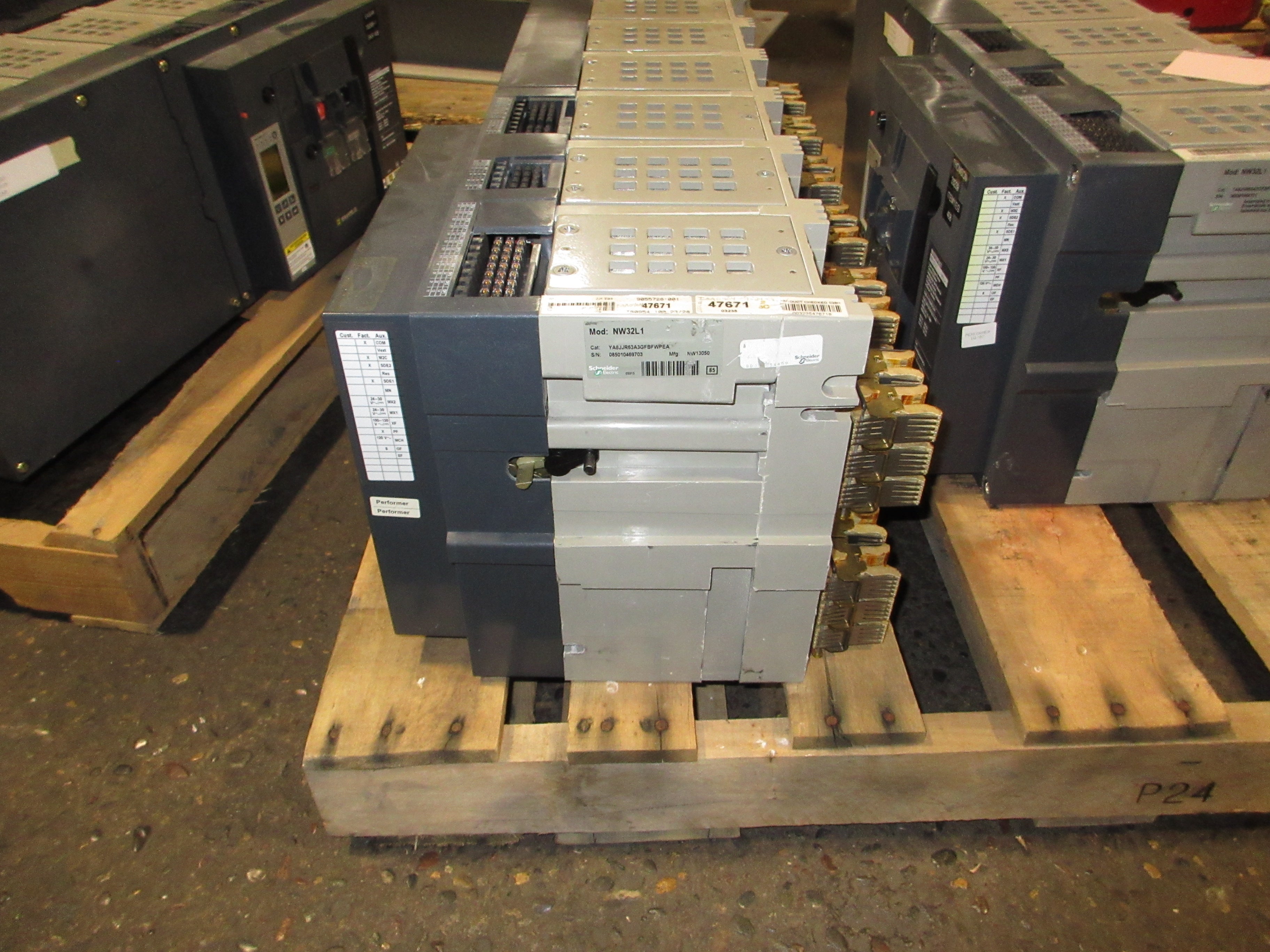 Square D Masterpact NW 32 L1 Circuit Breaker YA8JJR63A3GFBFWPEA 3200A Used