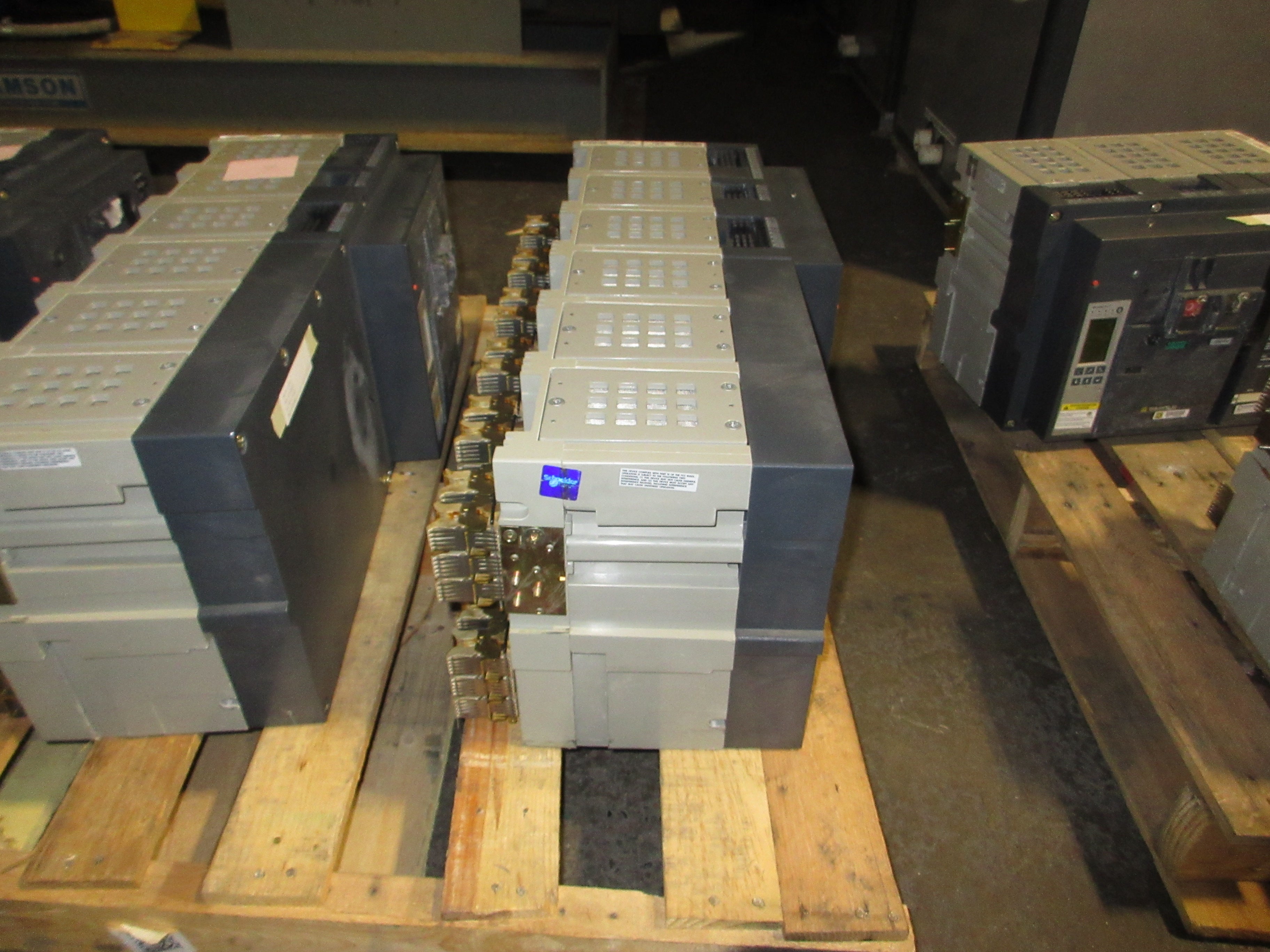 Square D Masterpact NW 40 L1 Circuit Breaker YA8KKR63A3SFBFXXCA 4000A Used