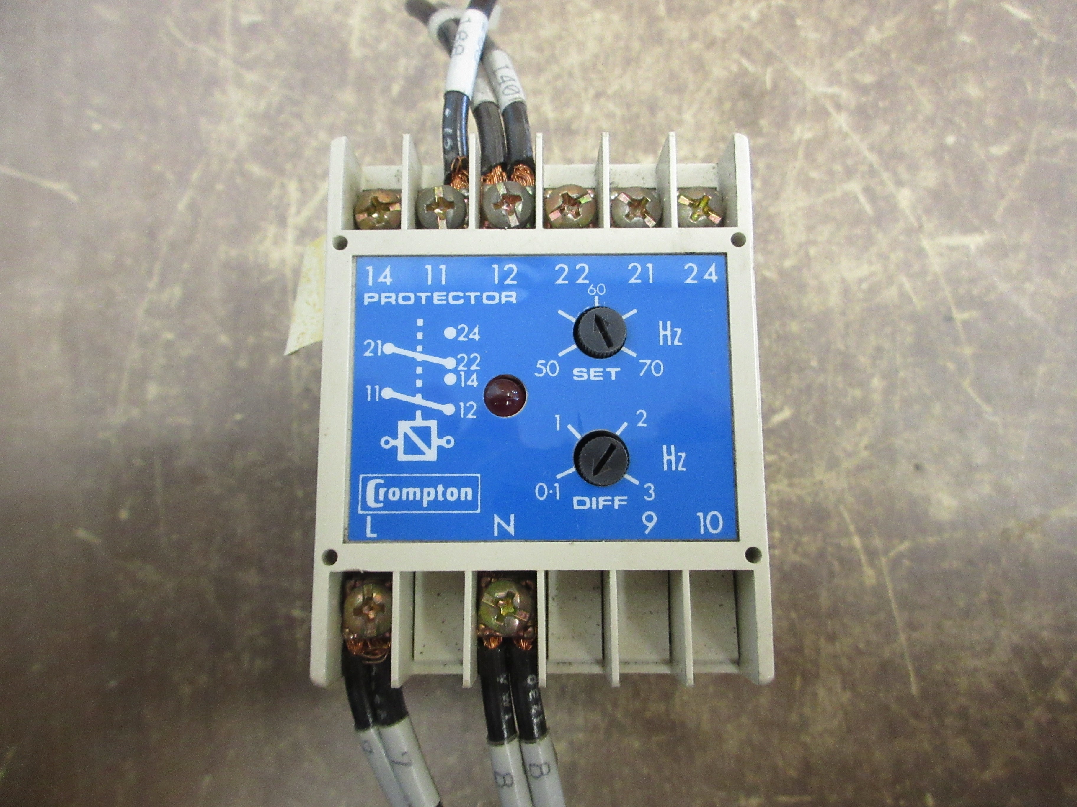 Crompton Protector Relay 252-PHUU-NWBX 120V 60Hz *No Terminal Covers* Used