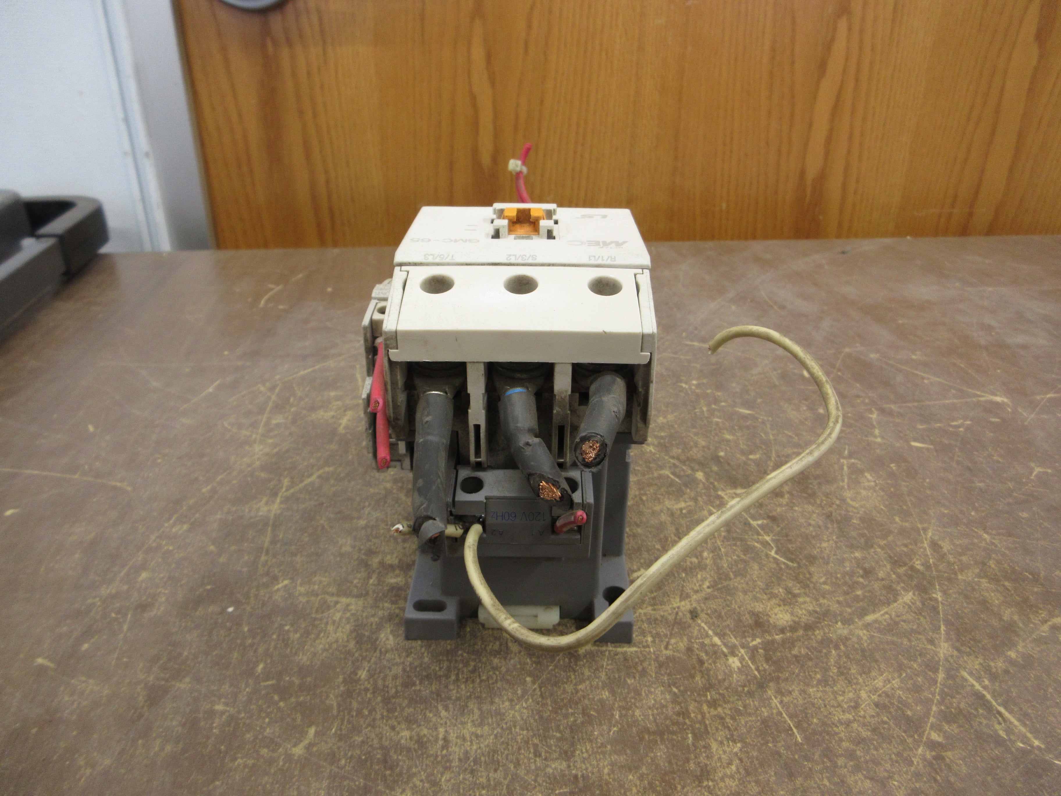 LS MEC Starter GMC-65/GTK-85 120V Coil Trip: 45-65A (1) Aux Contact Used
