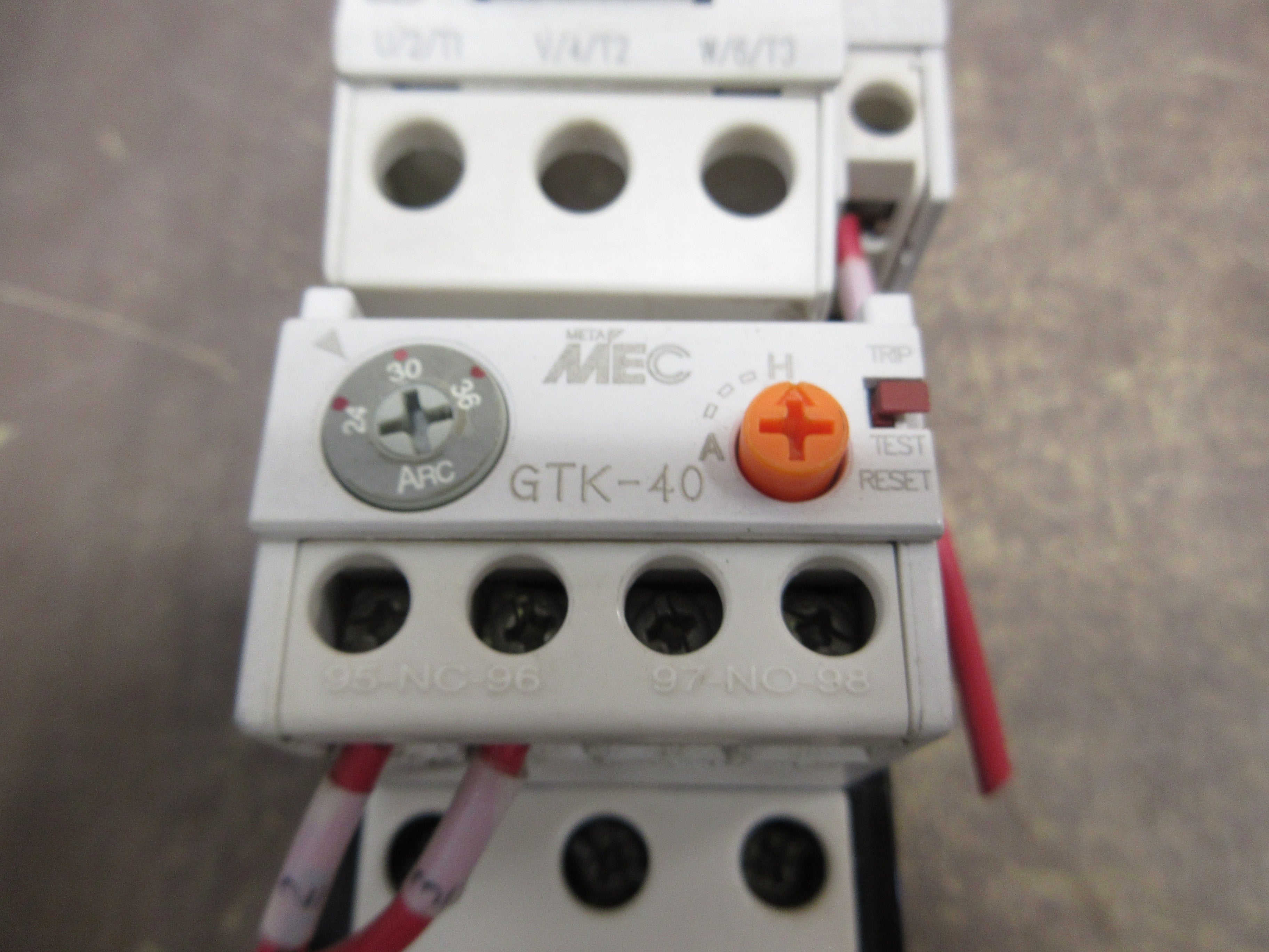 LS MEC Starter GMC-32 / GTK-40 120V Coil Trip: 24-36A (1) Aux Contact Used