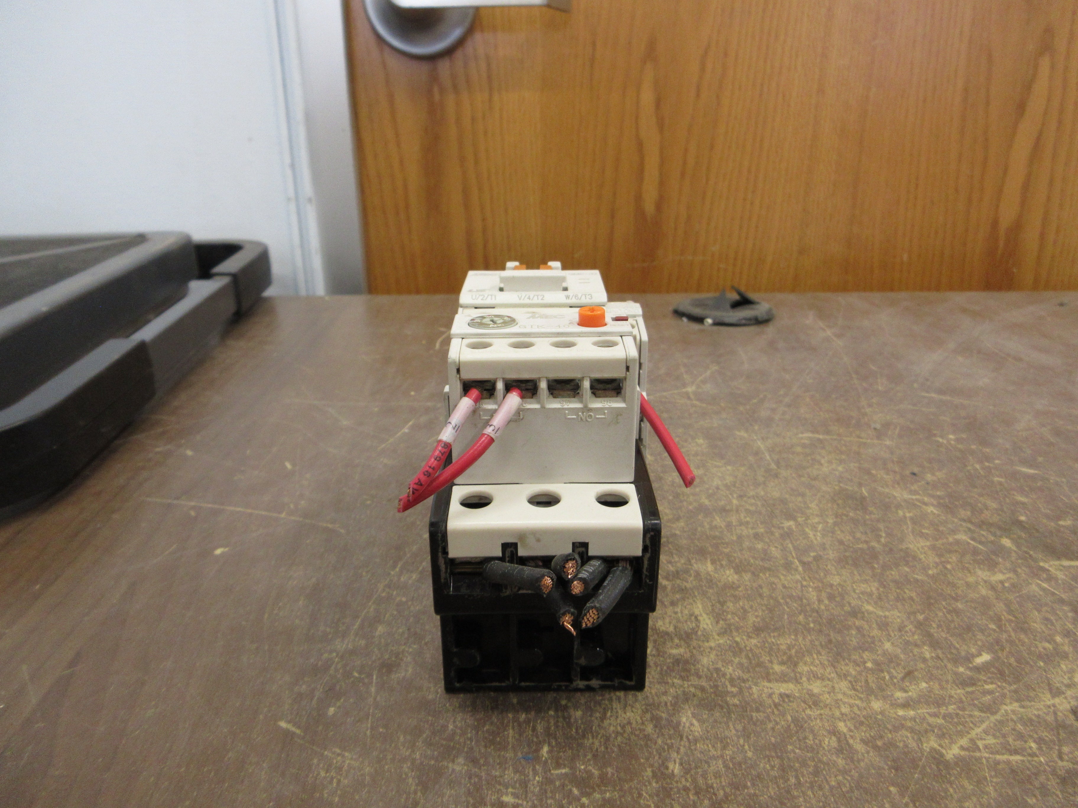 LS MEC Starter GMC-32 / GTK-40 120V Coil Trip: 24-36A (1) Aux Contact Used