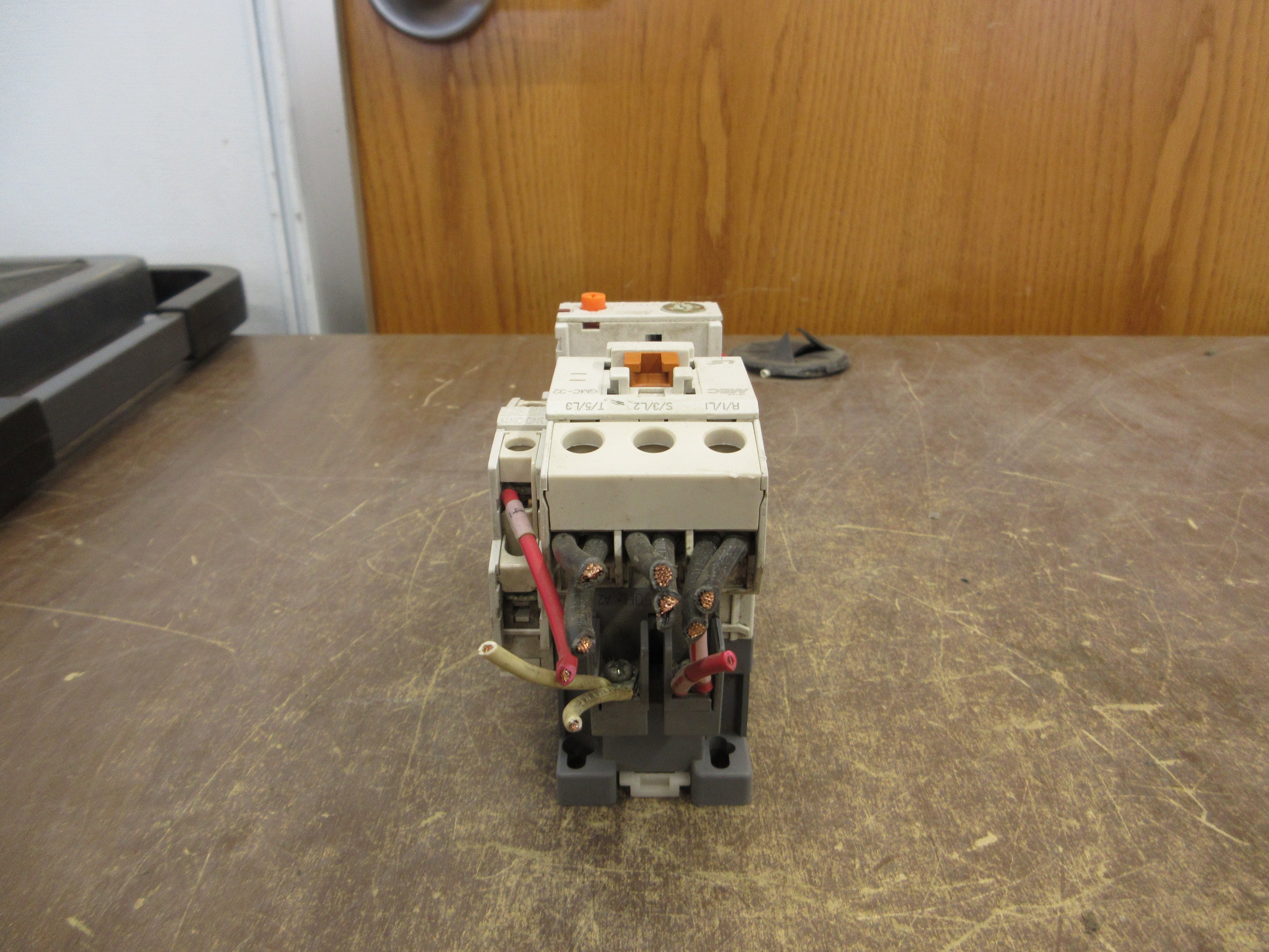 LS MEC Starter GMC-32 / GTK-40 120V Coil Trip: 24-36A (1) Aux Contact Used