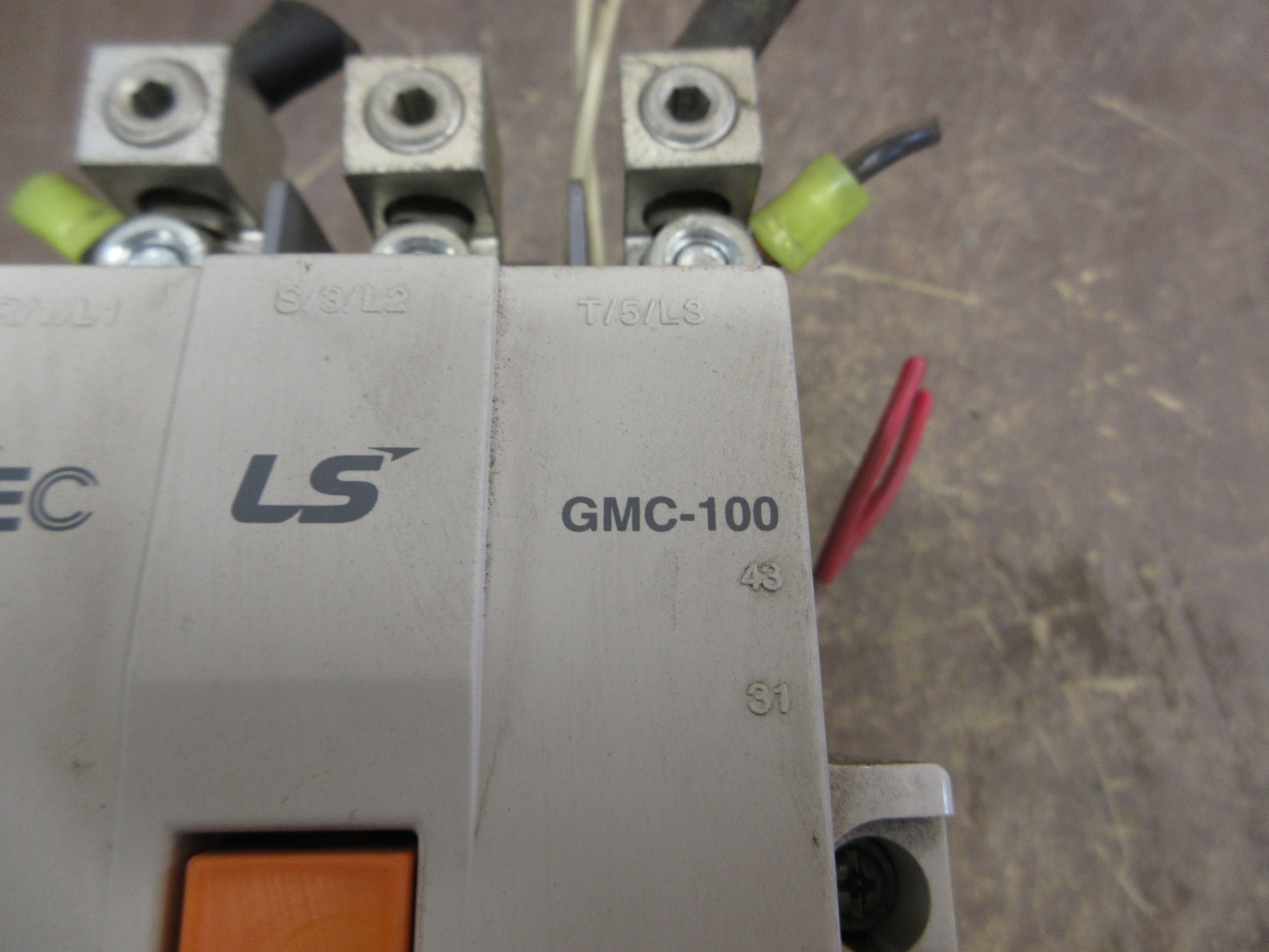 LS Starter GMC-100 / GTK-100 Coil: 100-240VAC 100-220VDC Trip: 65-100A Used