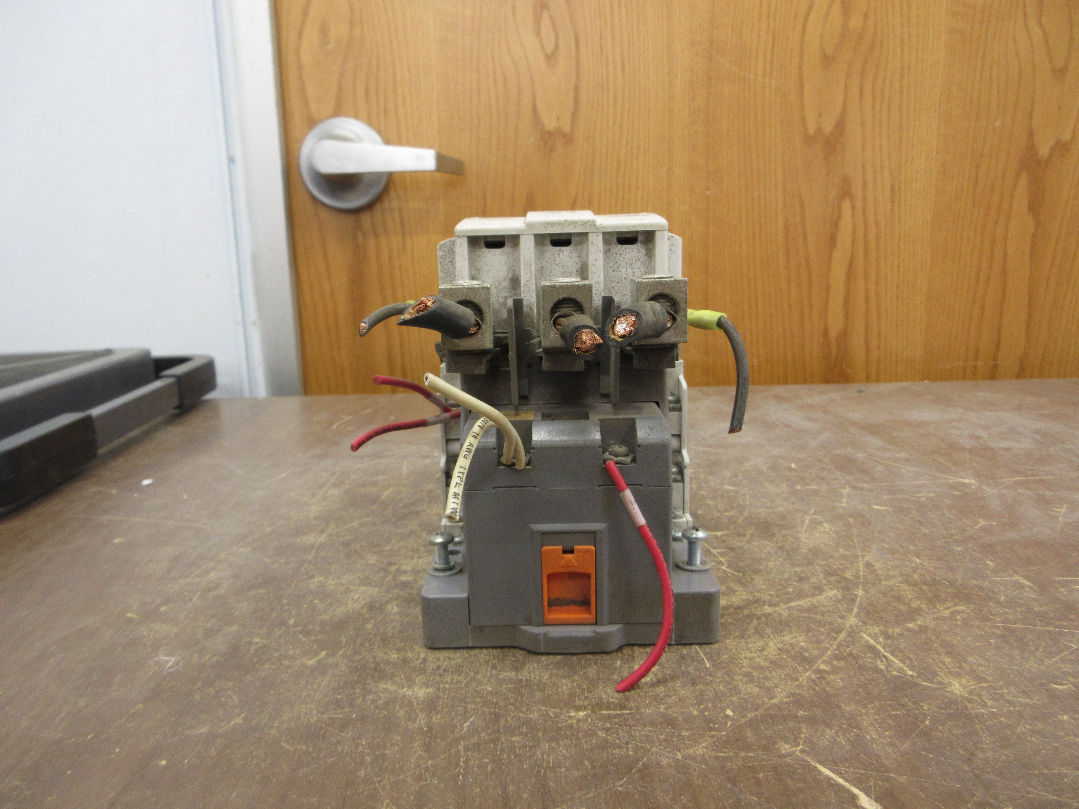 LS Starter GMC-100 / GTK-100 Coil: 100-240VAC 100-220VDC Trip: 65-100A Used