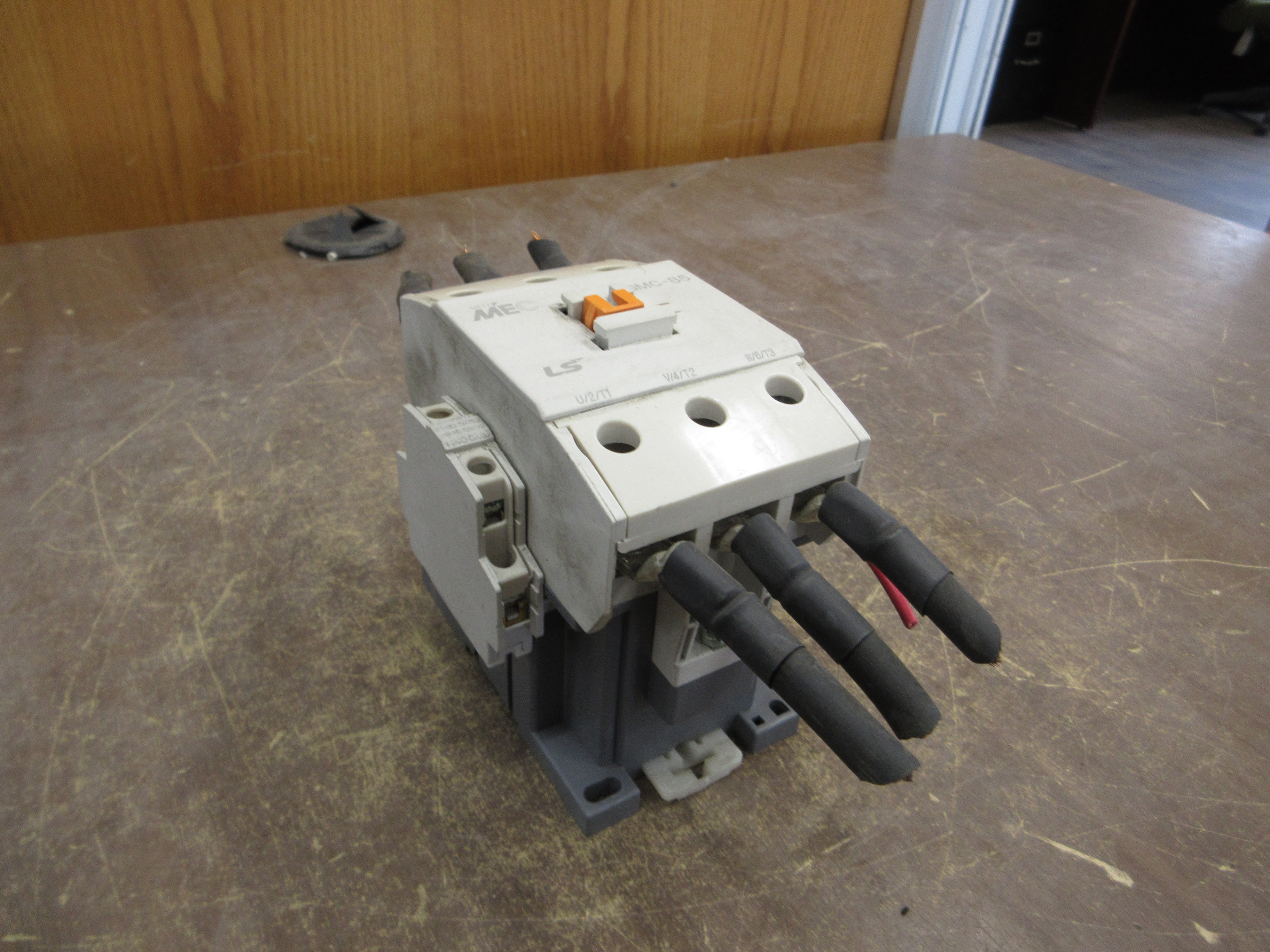LS MEC Contactor GMC-85 120V Coil 85A (2) Aux Contacts Used