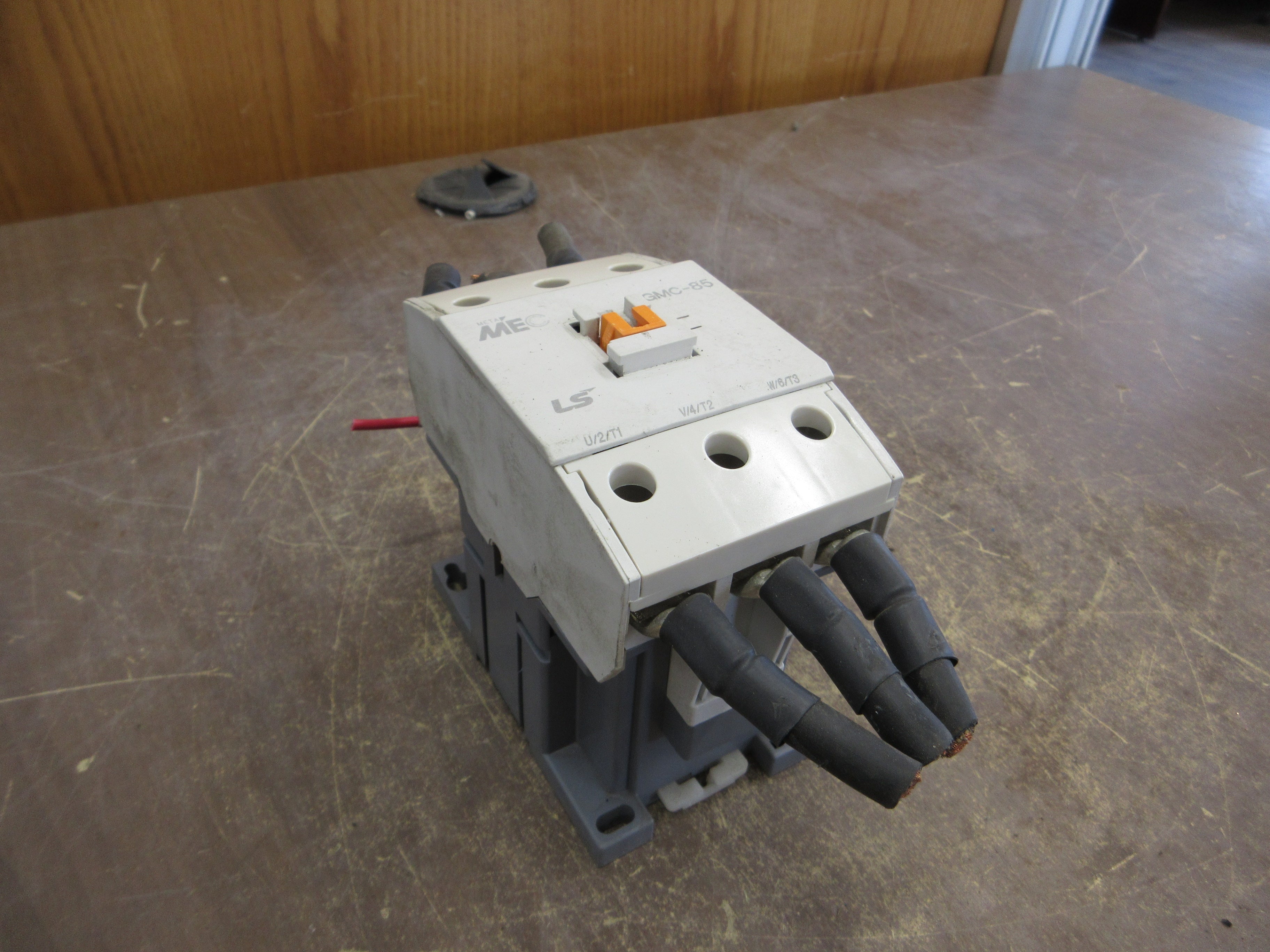LS MEC Contactor GMC-85 120V Coil 85A (1) Aux Contact Used