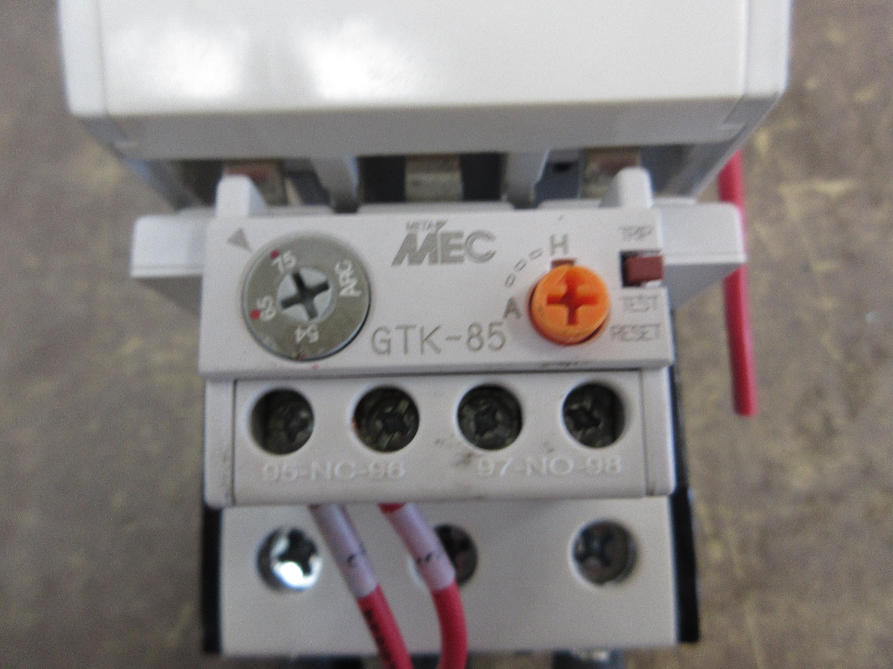 LS MEC Starter GMC-75 / GTK-85 120V Coil Trip: 54-75A (1) Aux Contact Used