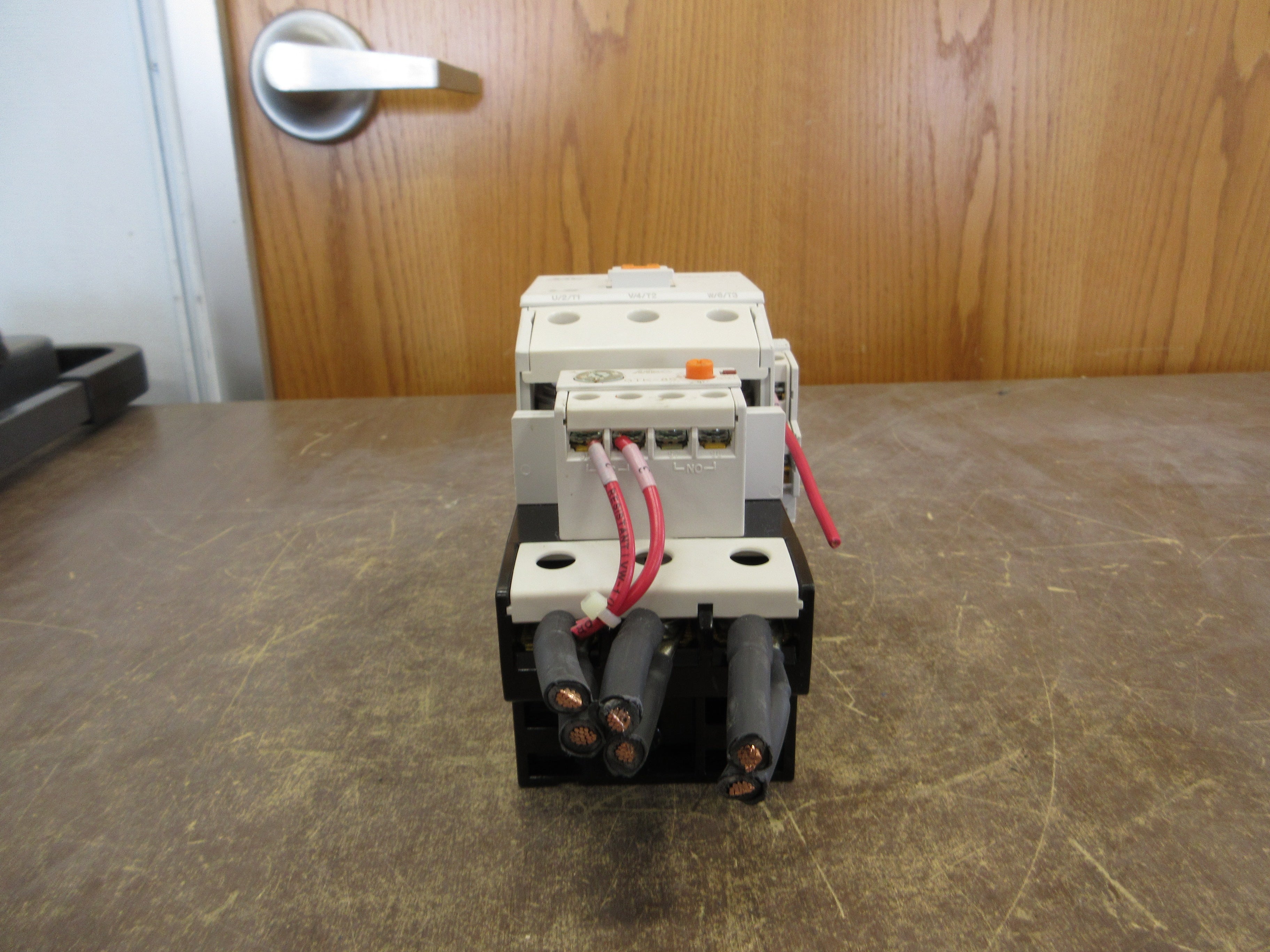 LS MEC Starter GMC-75 / GTK-85 120V Coil Trip: 54-75A (1) Aux Contact Used