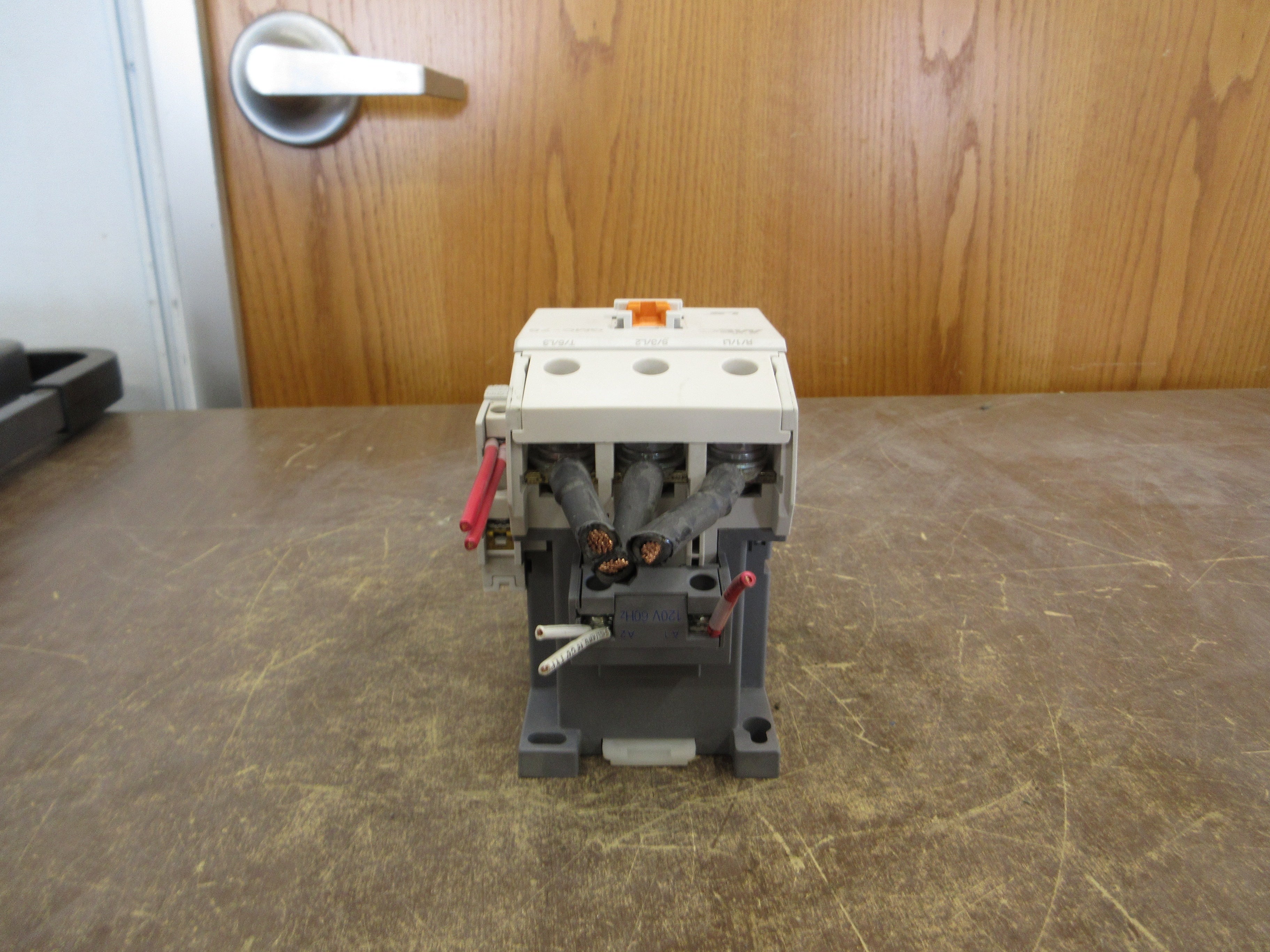 LS MEC Starter GMC-75 / GTK-85 120V Coil Trip: 54-75A (1) Aux Contact Used