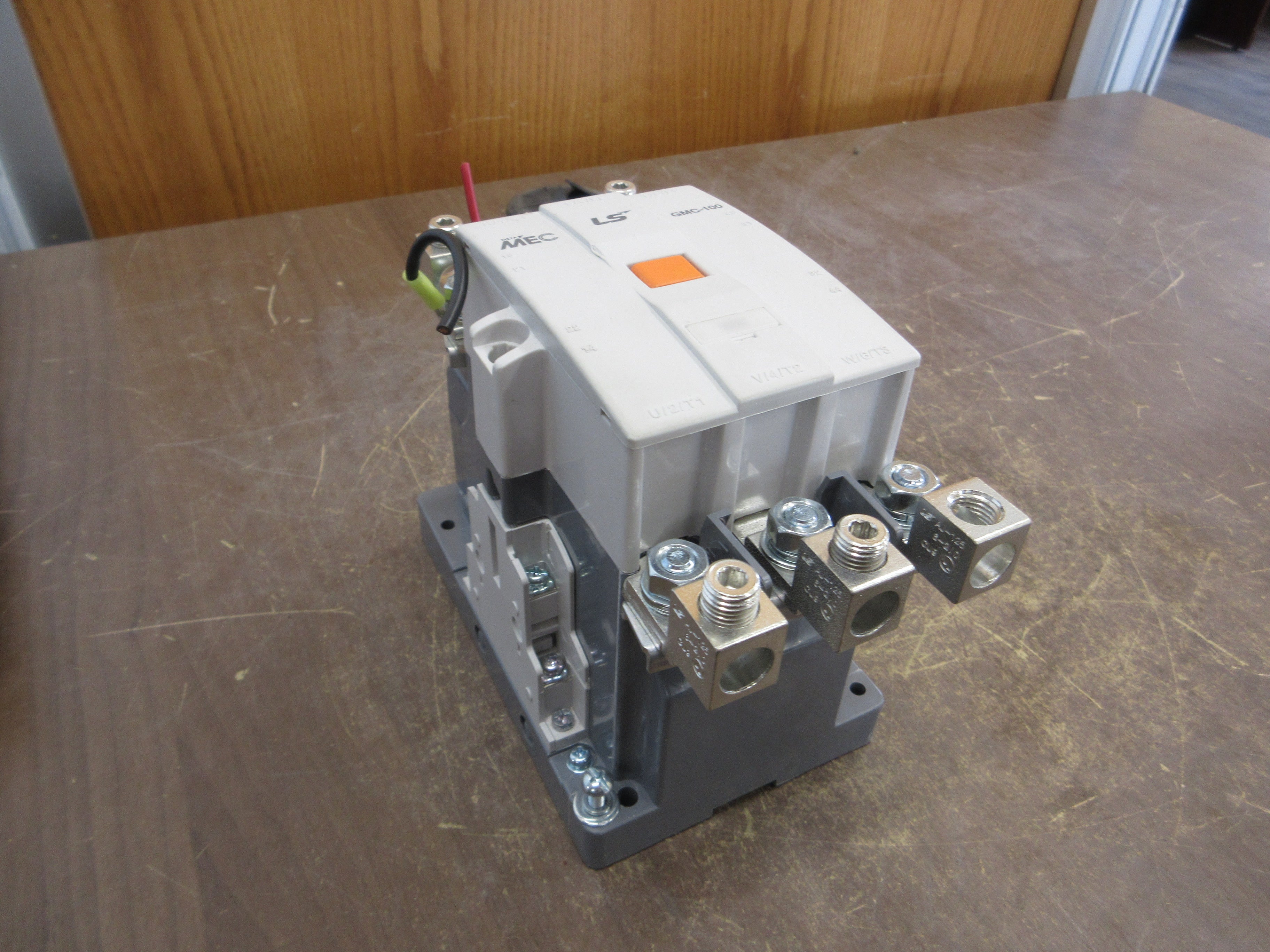 LS Contactor GMC-100 Coil: 100-240VAC 100-220VDC 160A 600V Used