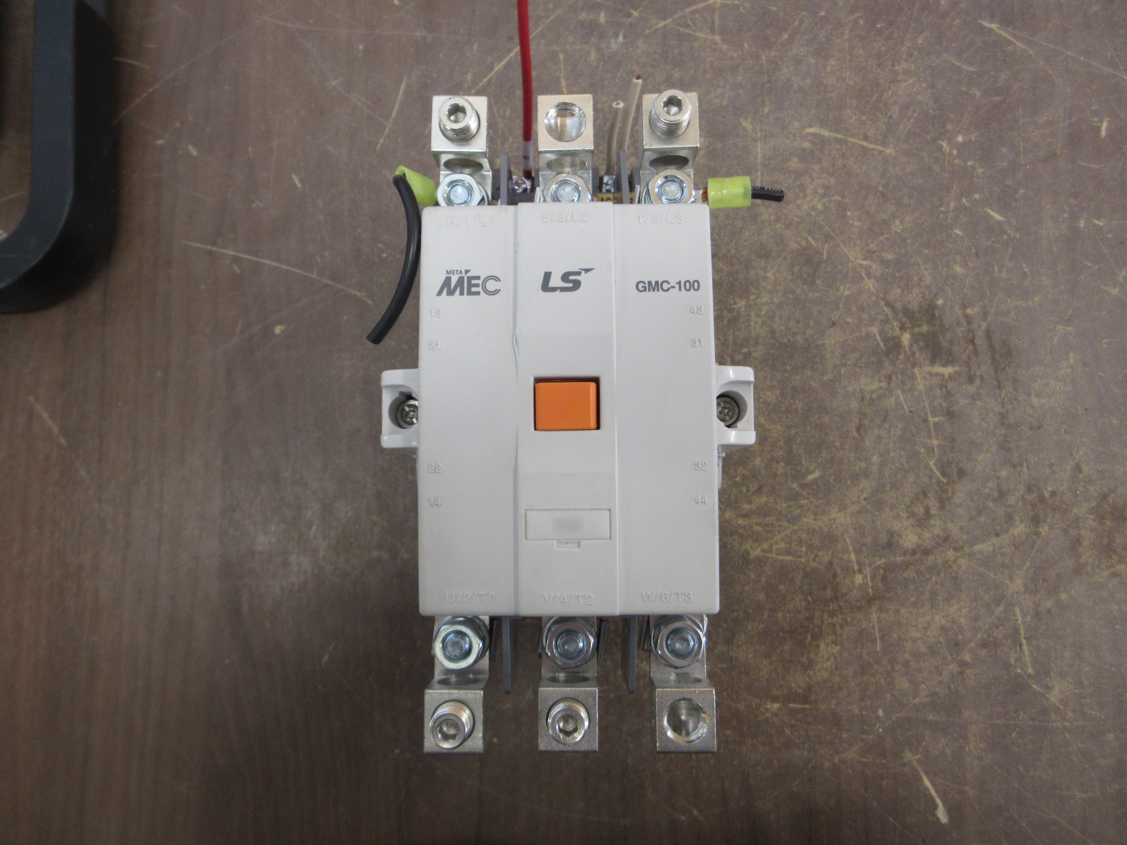 LS Contactor GMC-100 Coil: 100-240VAC 100-220VDC 160A 600V Used